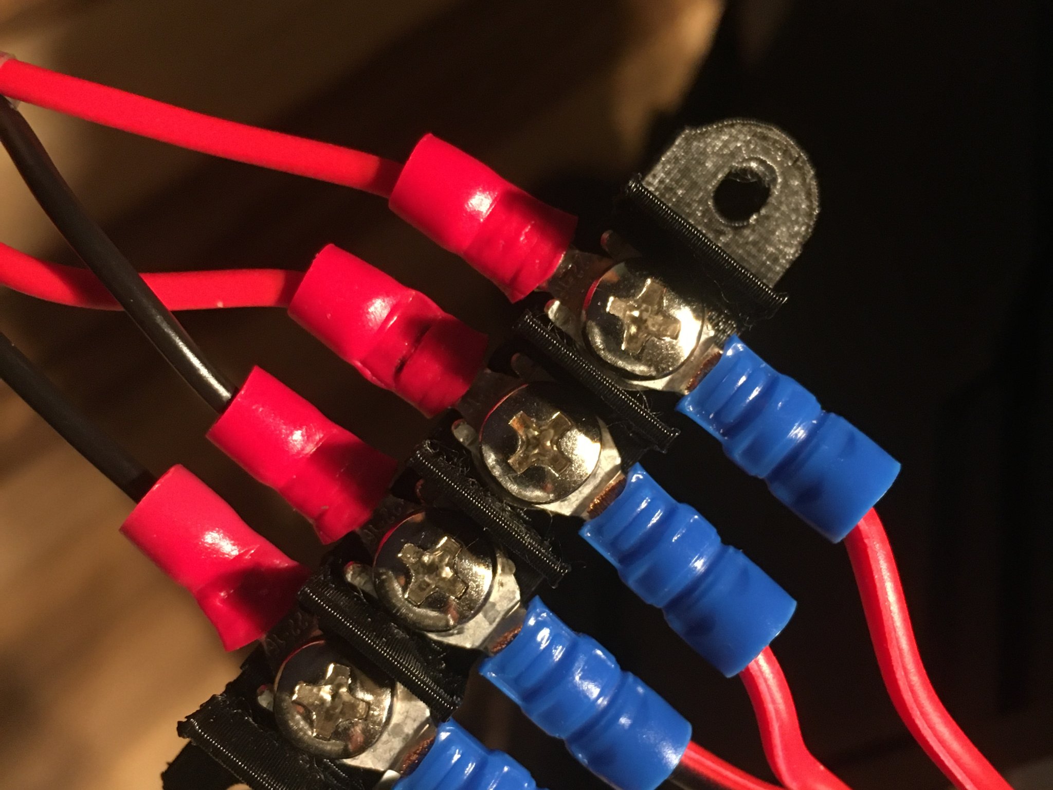 Terminal Block/Wire Connector ( Feat. optional cable relief and bridging  )
