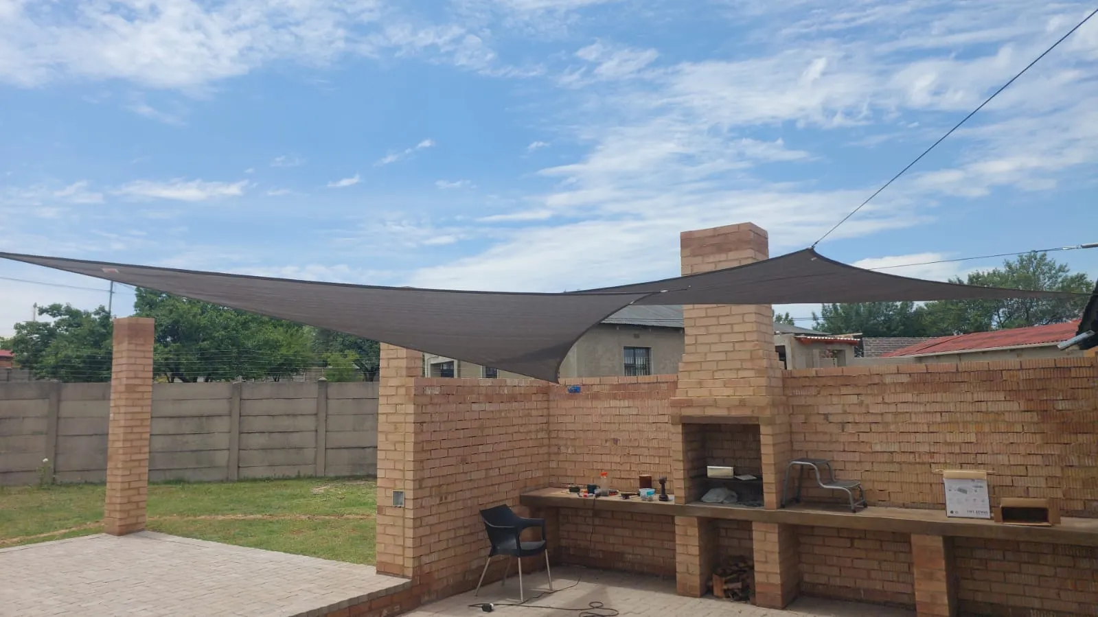 Tiêu đề Neo tường và gỗ Tóm tắt Được thiết kế để treo