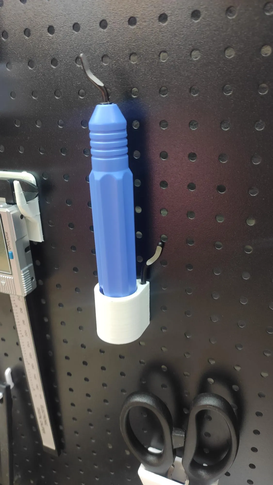 Kệ Giữ Dụng Cụ Làm Sạch Bavia Cho Bảng Ghim