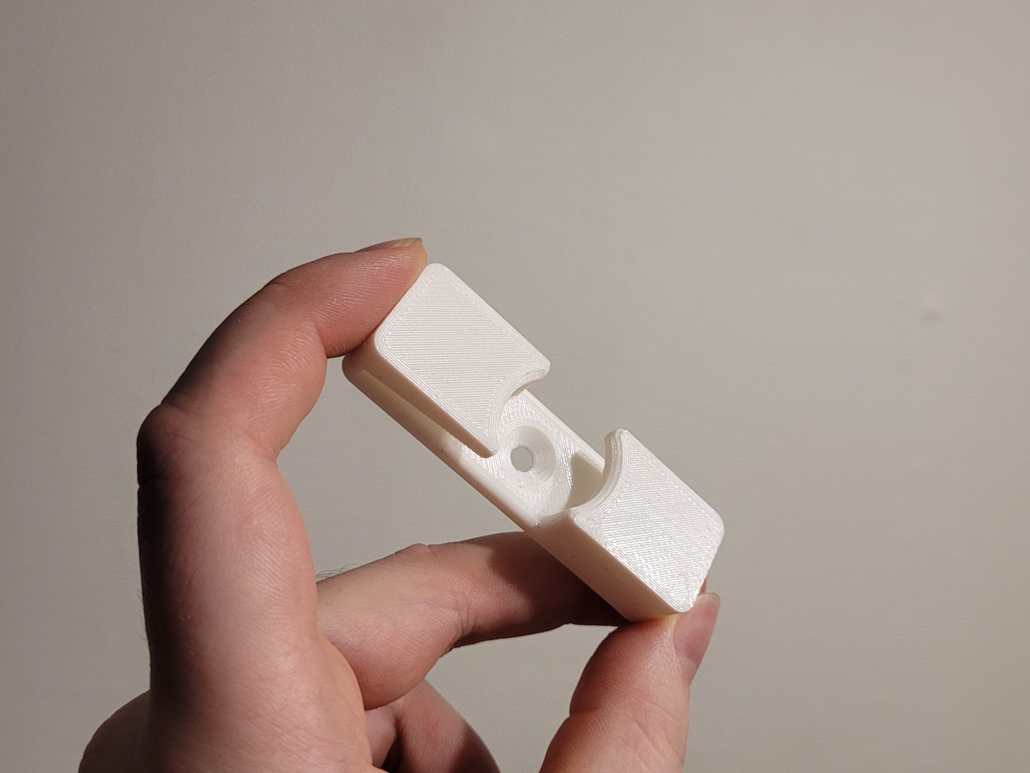 Kệ Treo Cuộn Câu Cá