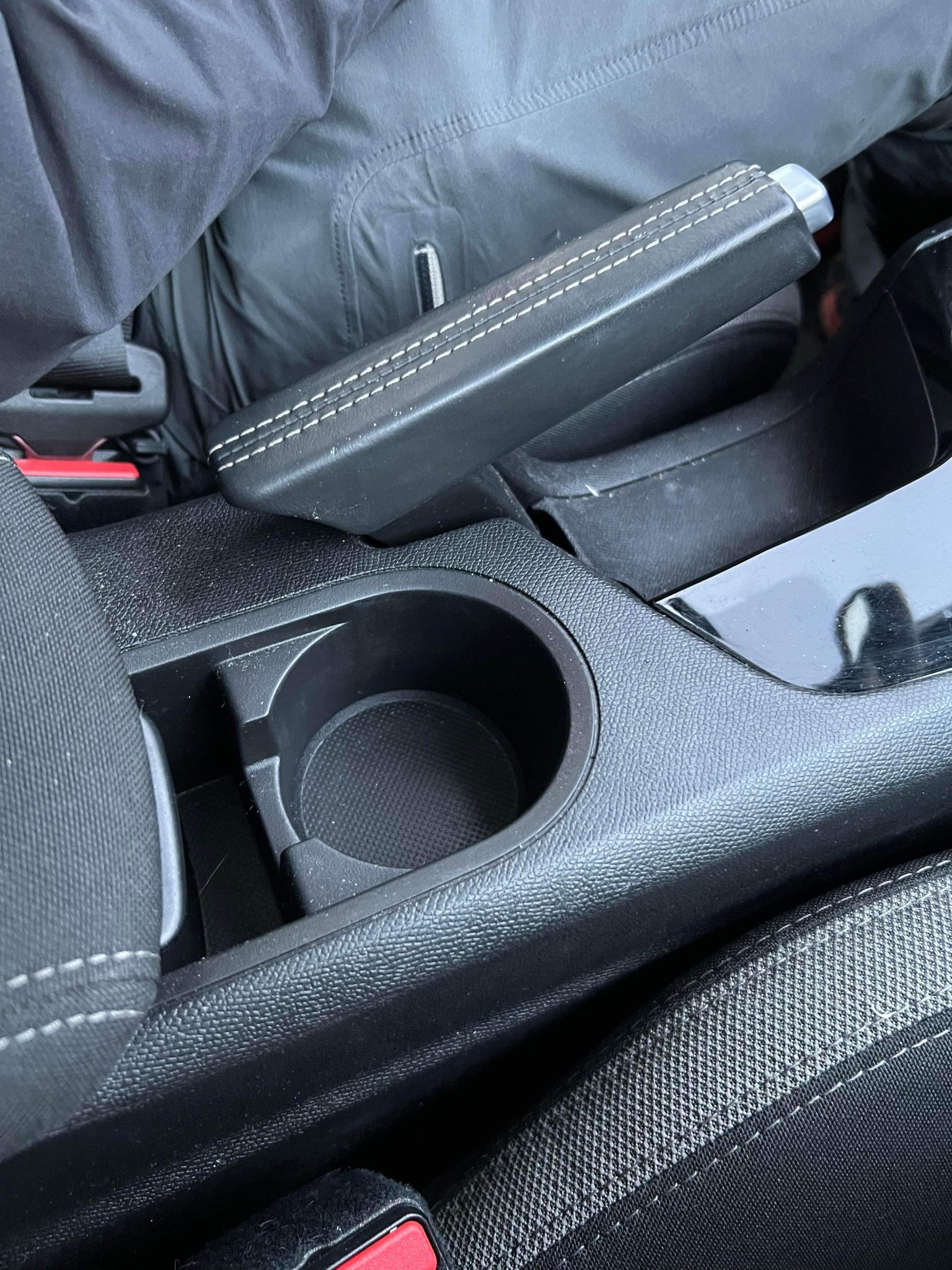 Giá Đỡ Ly Cho Xe Peugeot