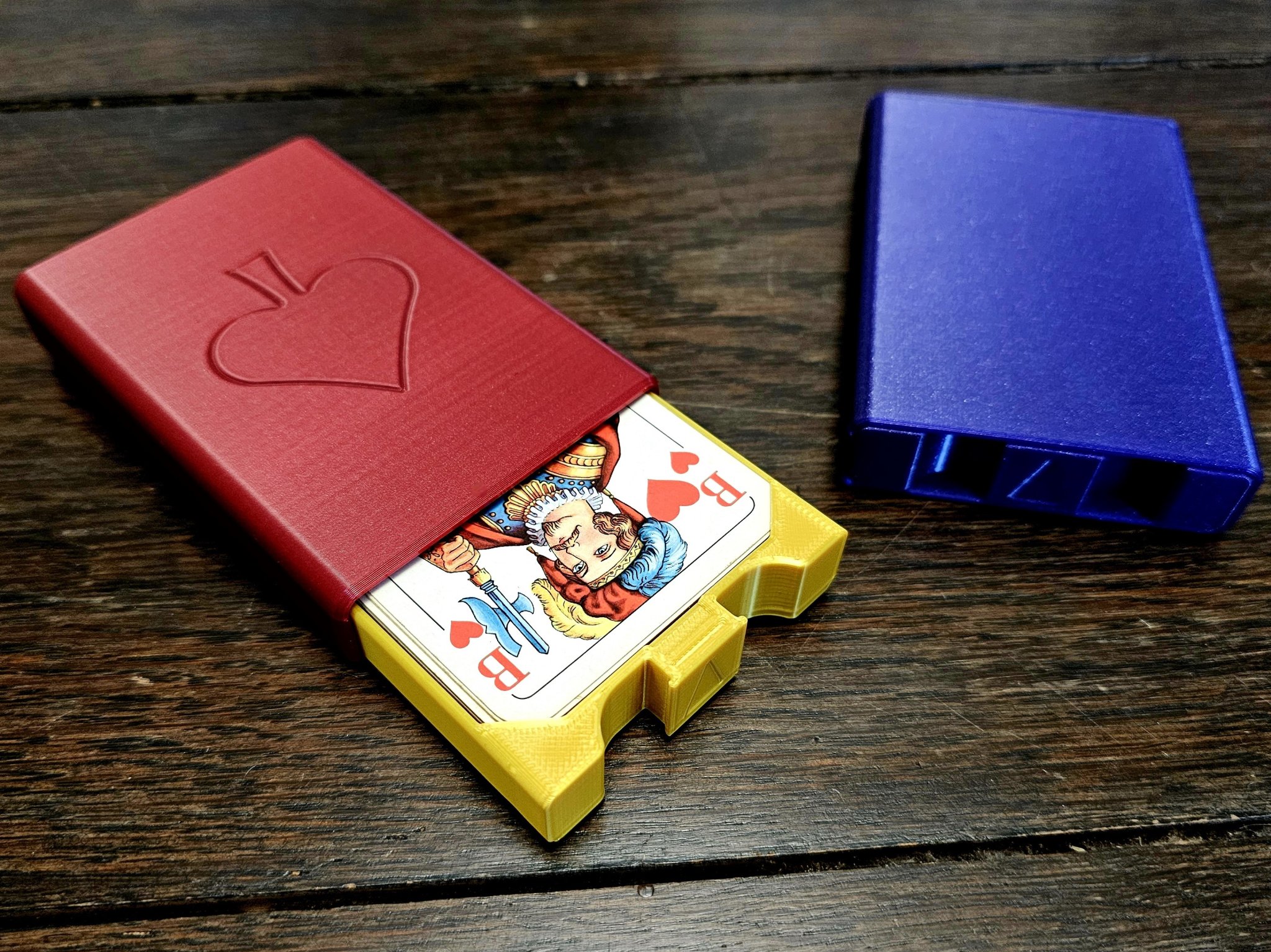 Tiêu đề Hộp đựng bài Skat - Thanh lịch và Mạnh mẽ Tóm tắt