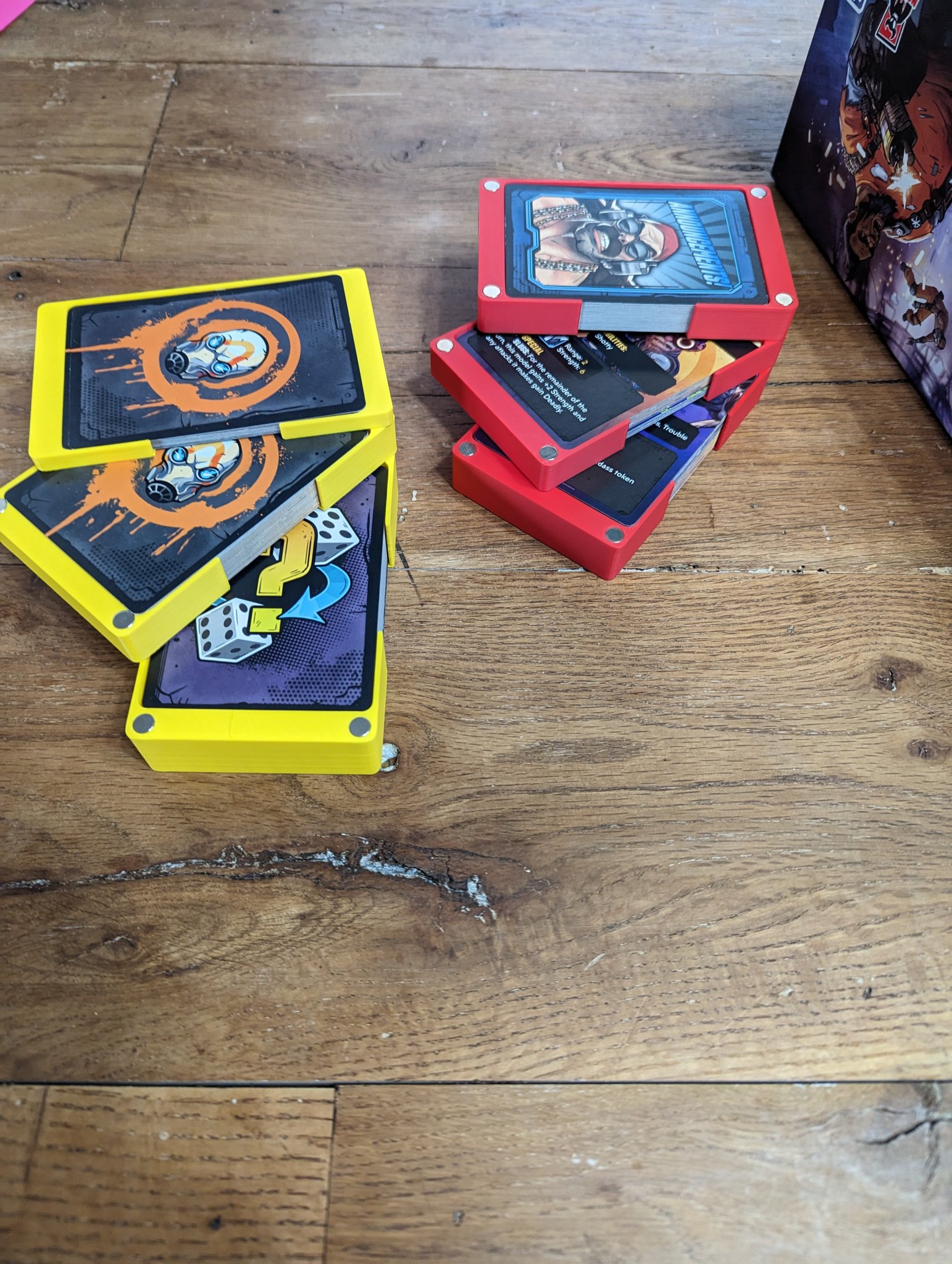 Tiêu đề Bộ lưu trữ thẻ chơi có thể xếp chồng lên nhau Tóm