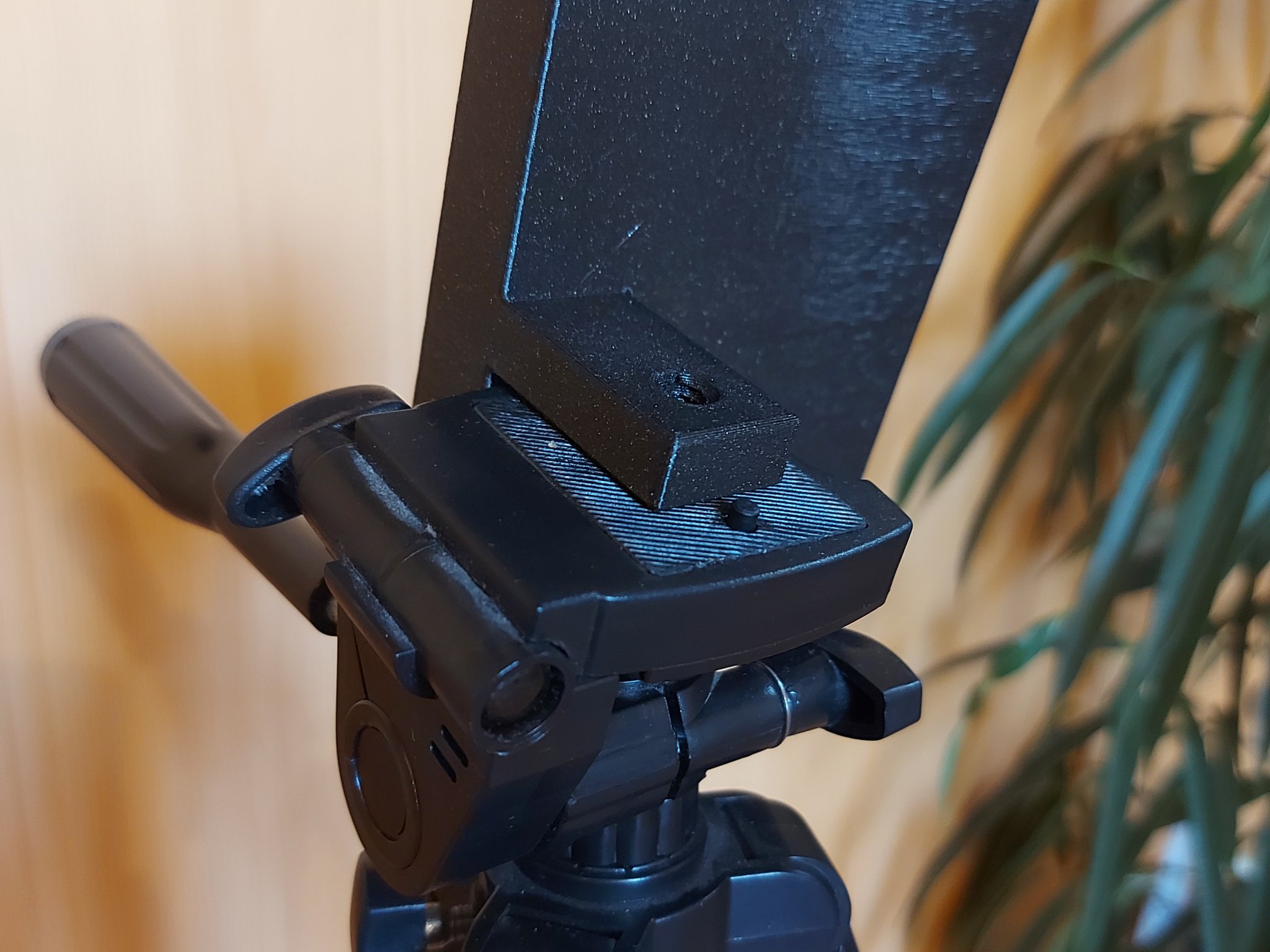 Tiêu đề Giá đỡ điện thoại cho chân đế máy ảnh Tóm tắt