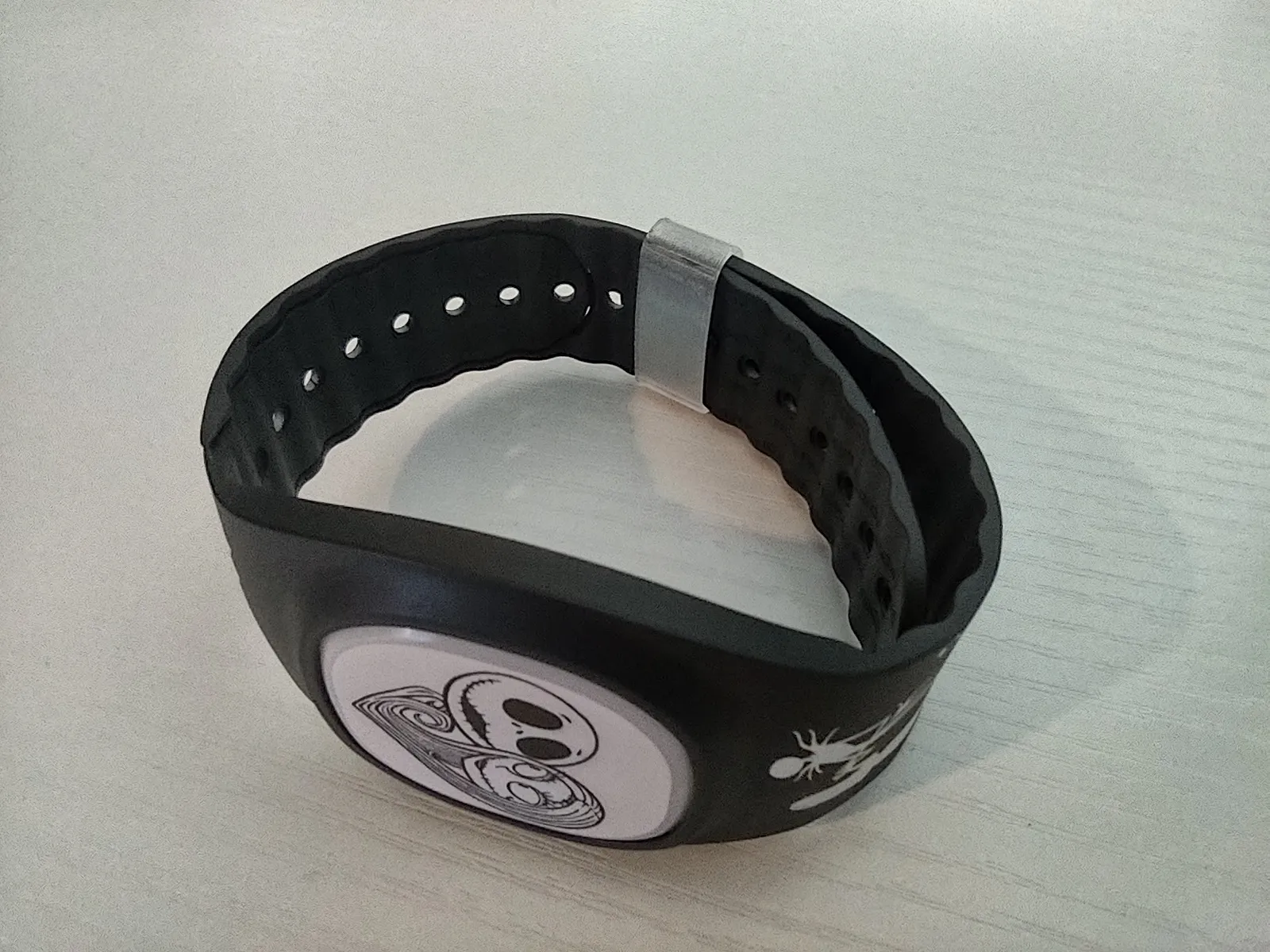 Tiêu đề Dụng cụ giữ dây đeo MagicBand Magic Band Plus Tóm tắ