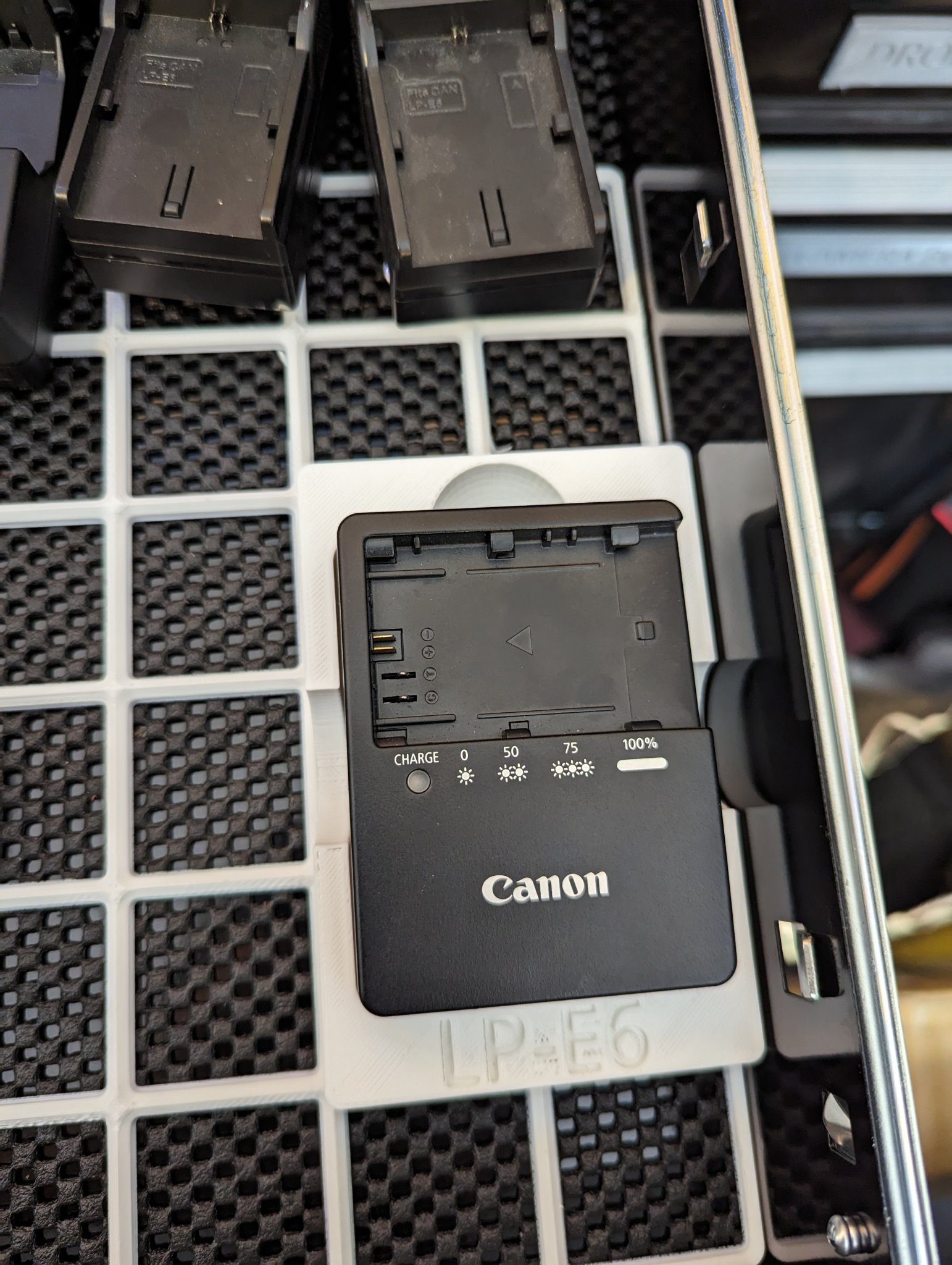 Tiêu đề Canon LC-E6 LP-E6 Charger - Gridfinity Tóm tắt LC-E6 tương