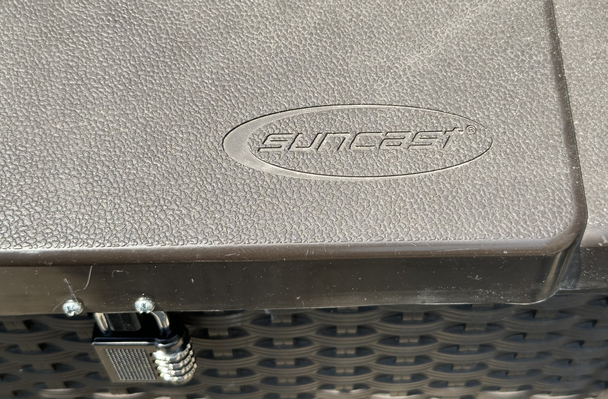 Tiêu đề Hasp to Lock Suncast Garden Box Tổng hợp Nắp và miếng ch