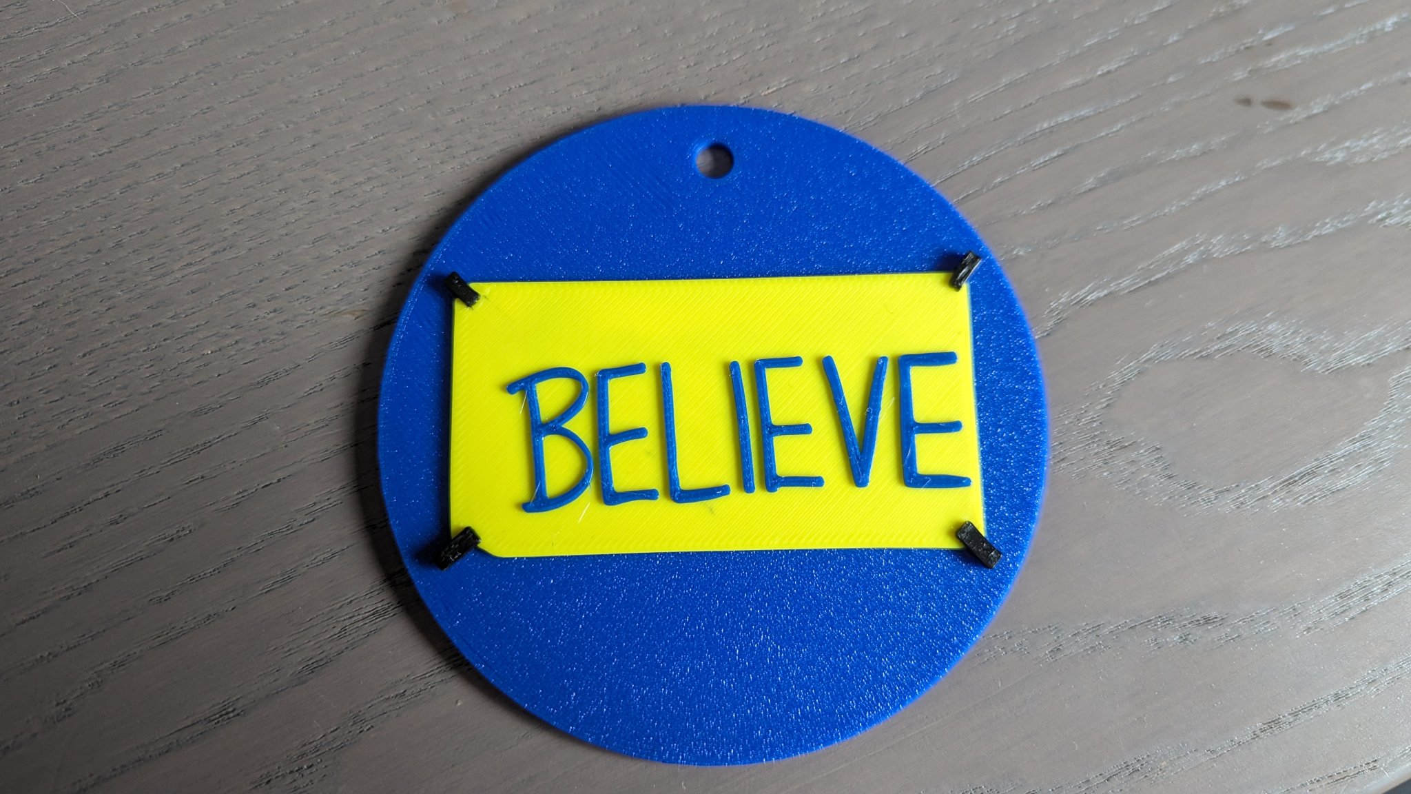 Tiêu đề Ted Lasso - Believe - Hanger Đồ trang trí Giáng sinh Tóm t