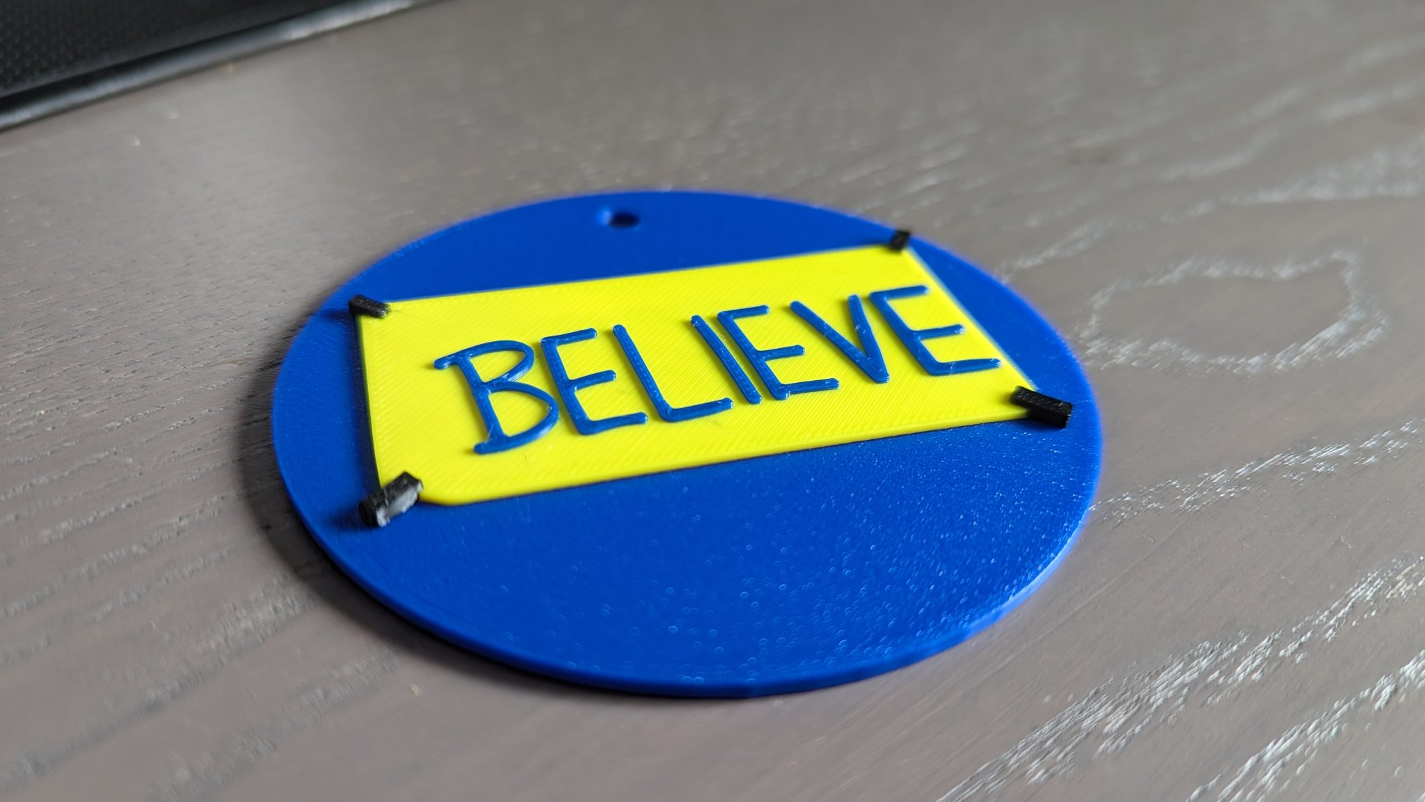 Tiêu đề Ted Lasso - Believe - Hanger Đồ trang trí Giáng sinh Tóm t
