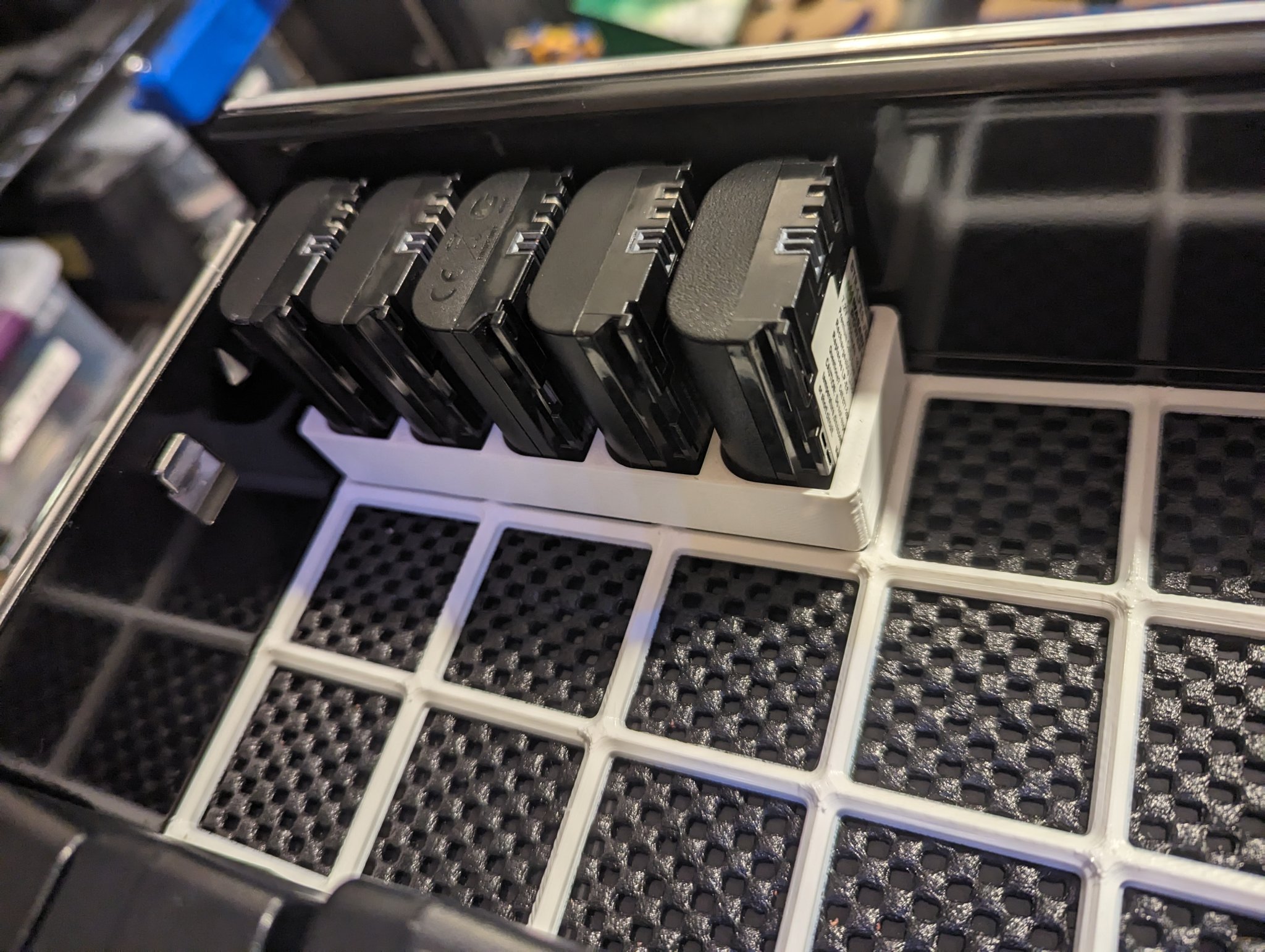 Tiêu đề Bộ lưu trữ Gridfinity Pin Canon LP-E6 Tóm tắt Tấm Gridf