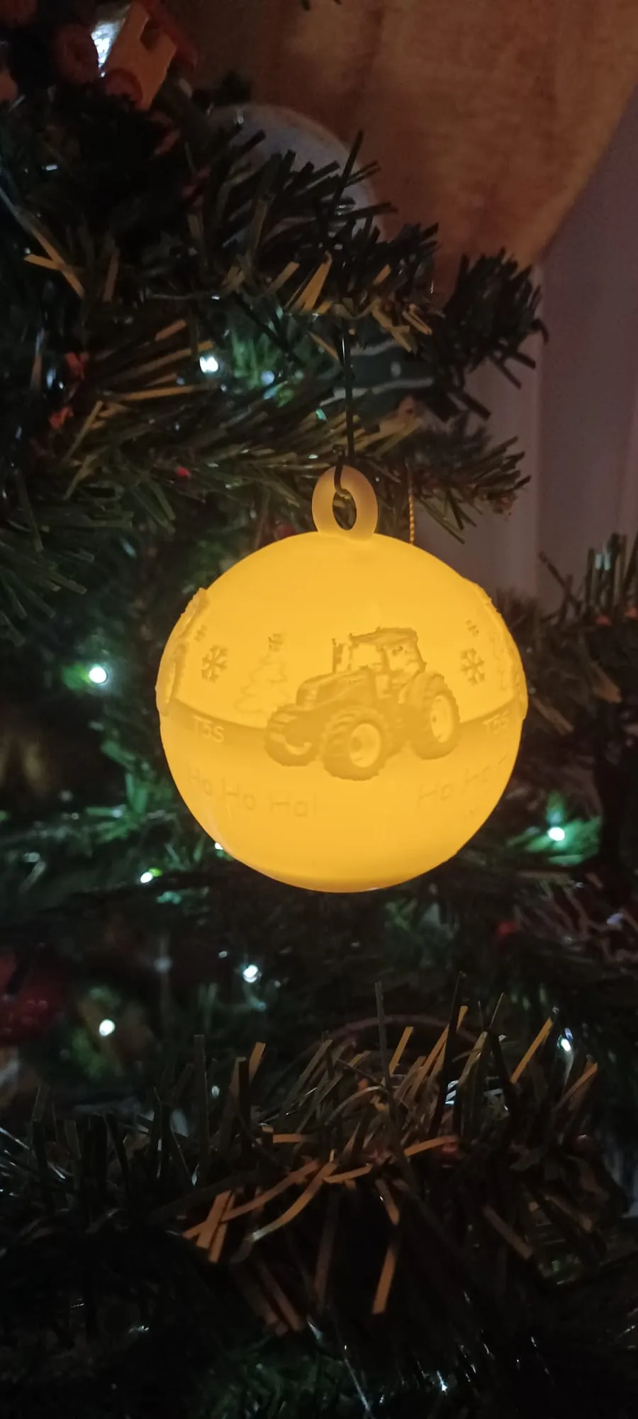 Tiêu đề Christmas Tree Bauble - Tractor -Farmer - Illuminated Tóm tắt