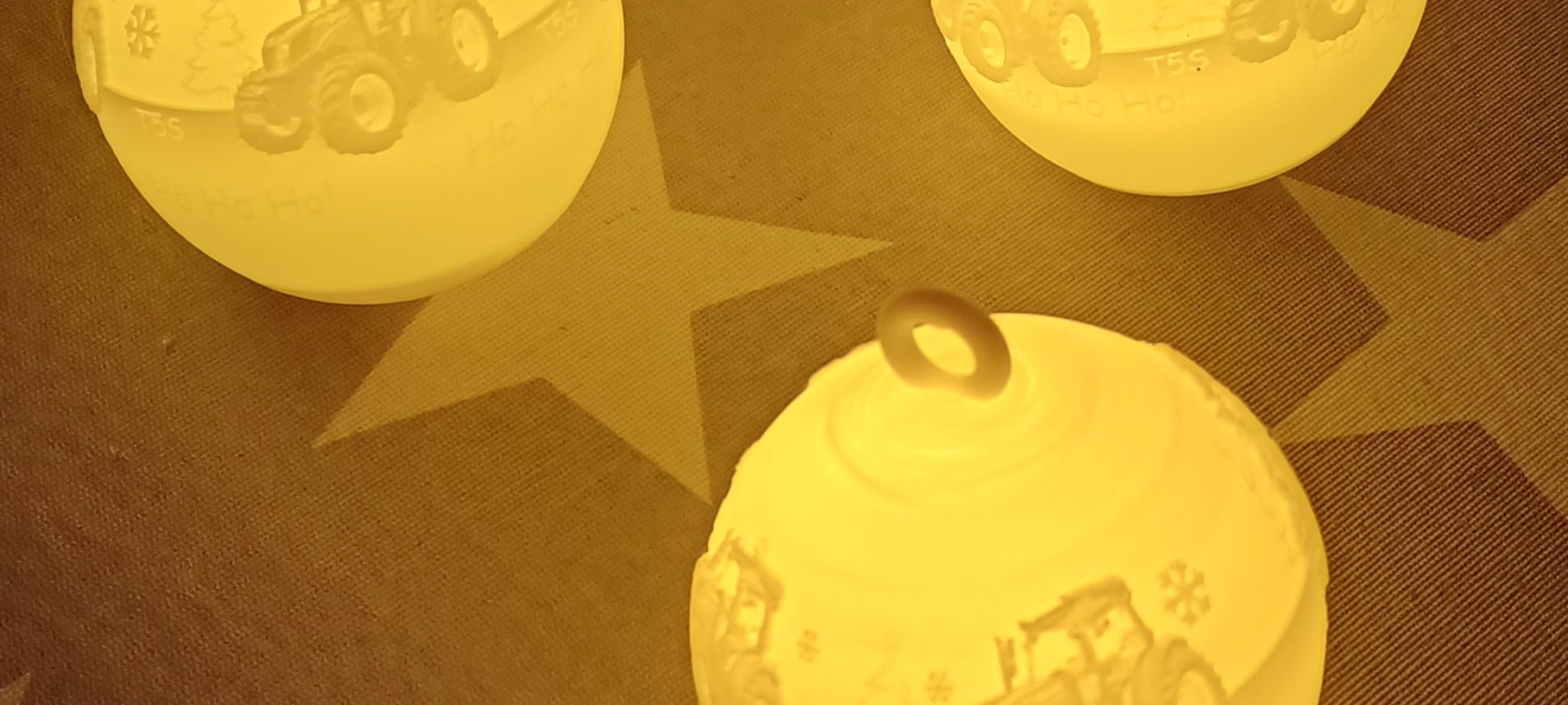 Tiêu đề Christmas Tree Bauble - Tractor -Farmer - Illuminated Tóm tắt