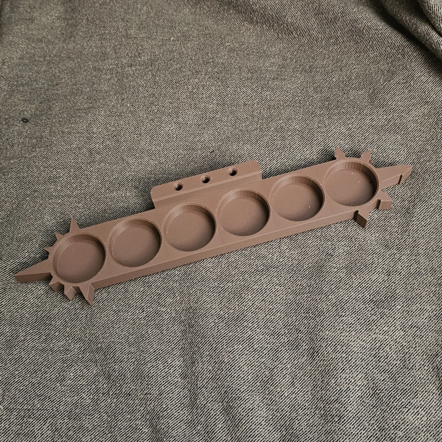 Tiêu đề hộp đựng sơn và cọ để tưởng nhớ Warhammer Age of S