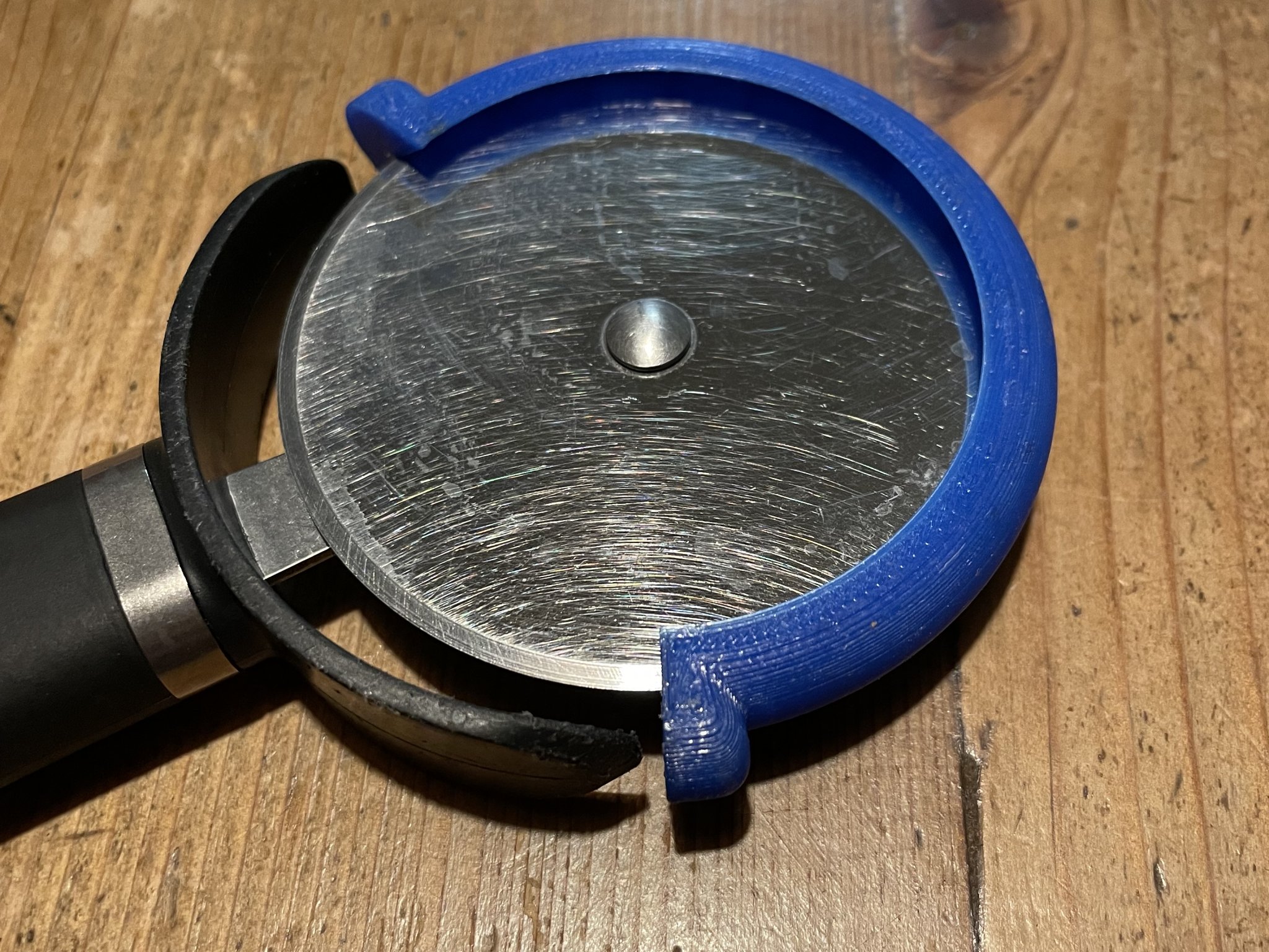 Bao che lưỡi dao cắt pizza