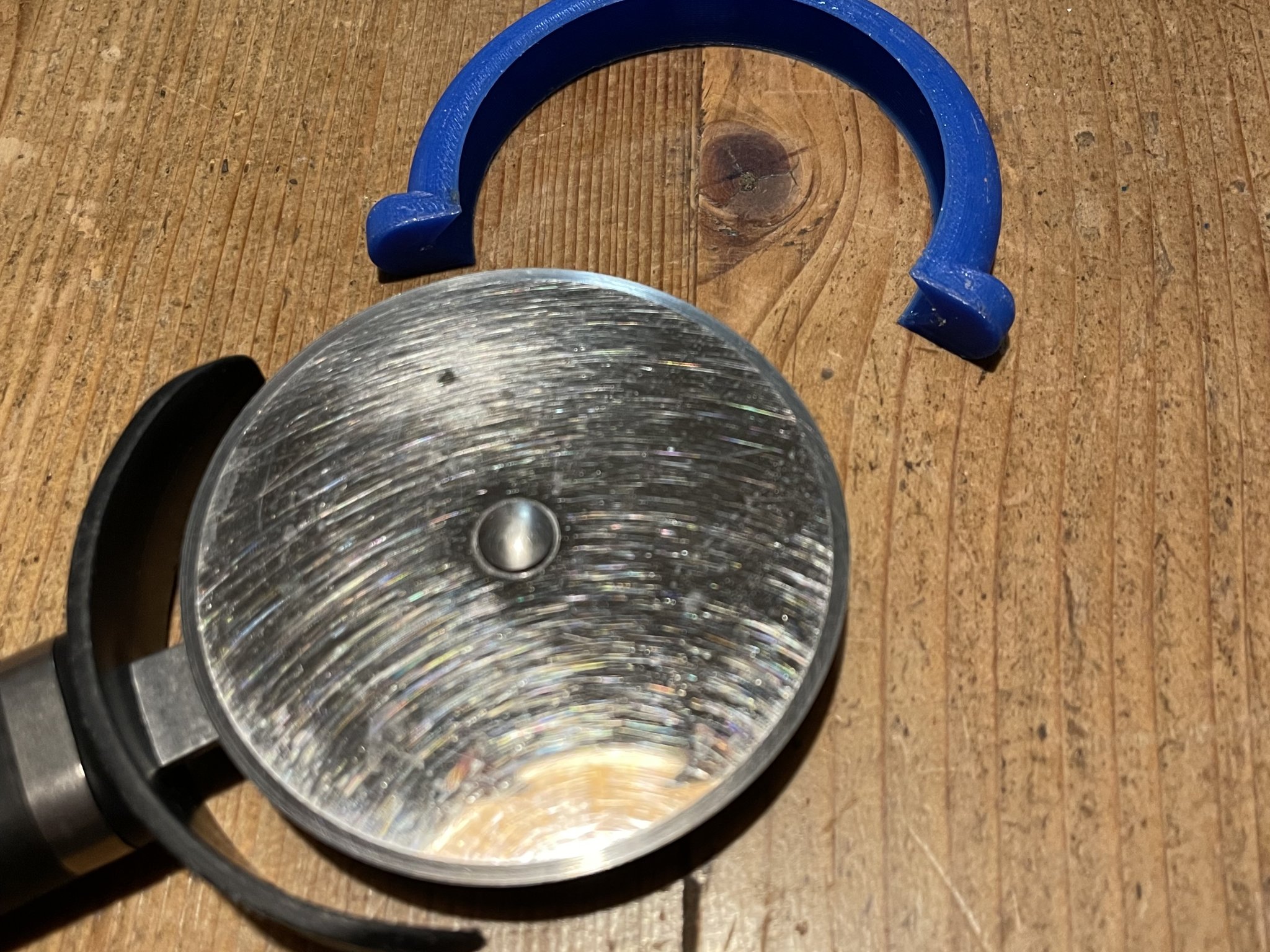 Bao che lưỡi dao cắt pizza