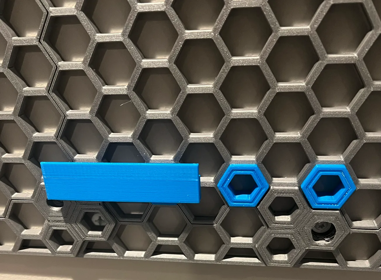 Giá Đỡ Thùng Akro Cho Tường HSW