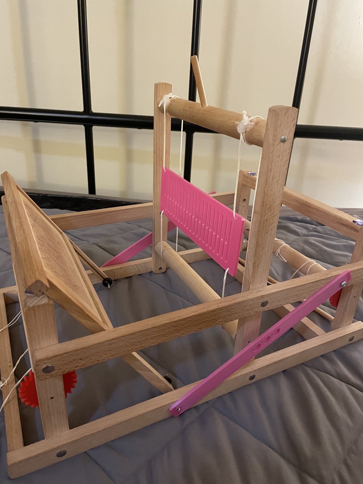 Tiêu đề Hàng rào cứng thay thế cho máy dệt đồ chơi Tóm tắt