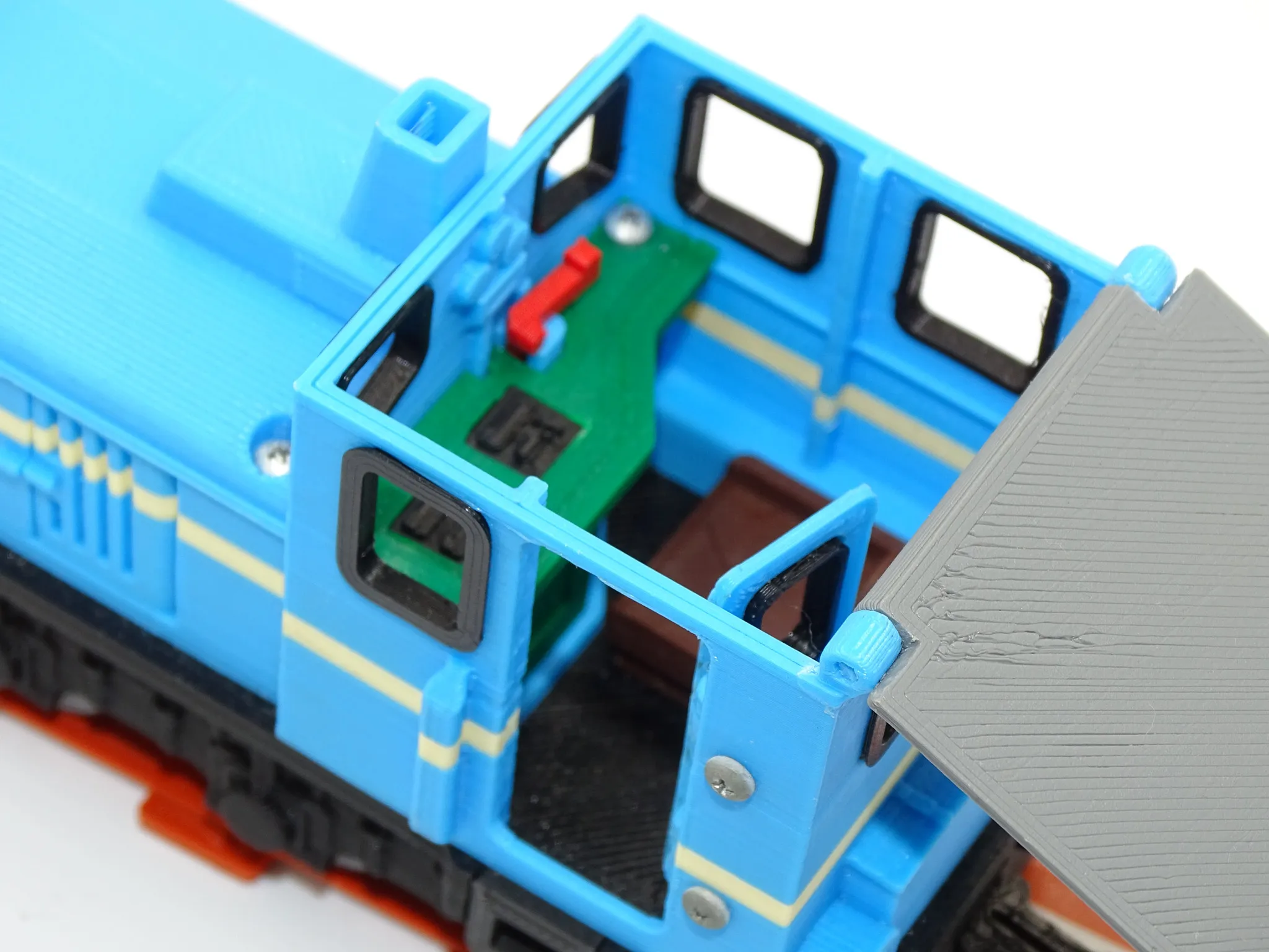 Small diesel locomotive with working brakes