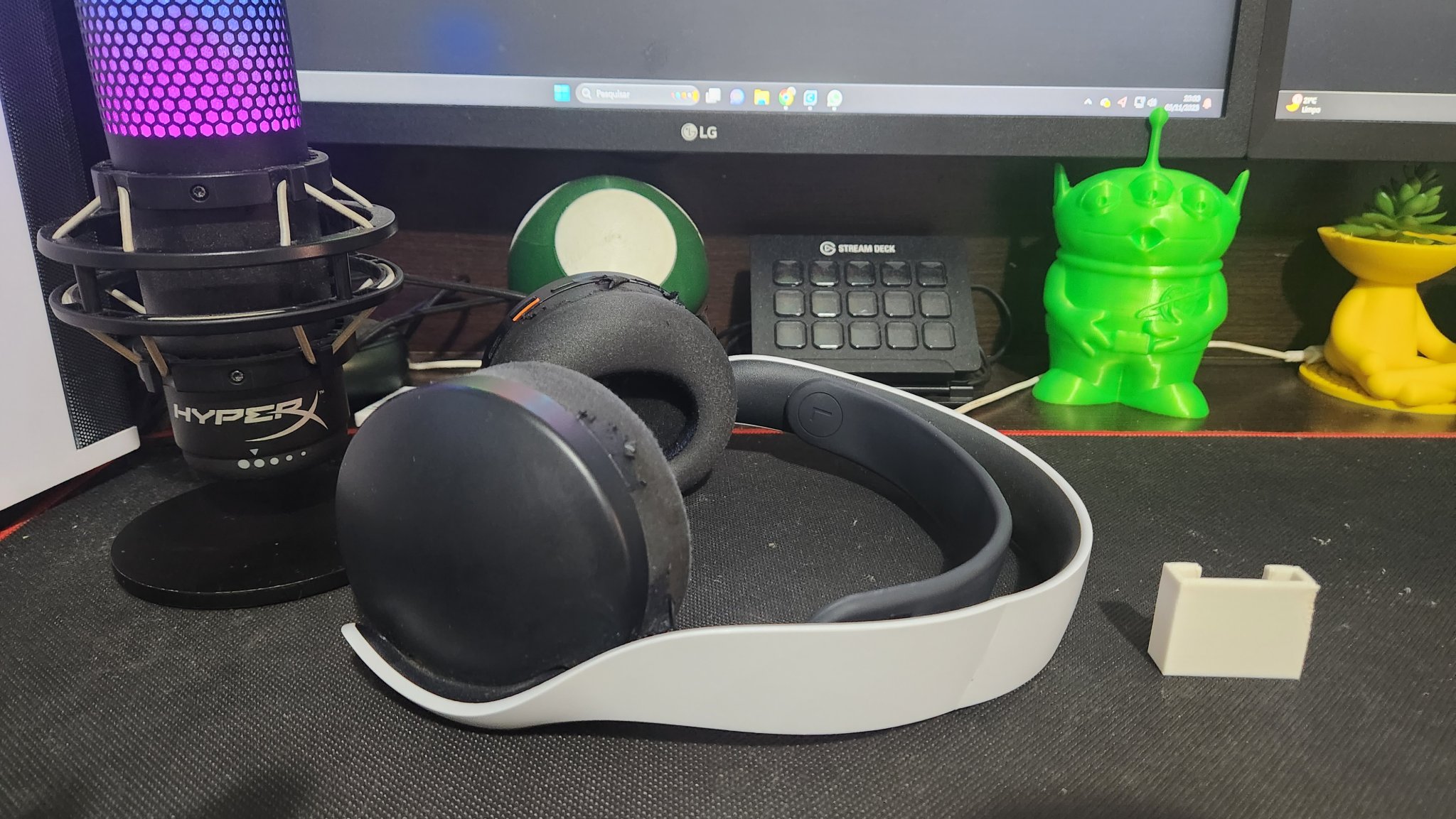 Tiêu đề Clip Tai nghe Pulse PS5 Tóm tắt Kẹp để chứa các vết n