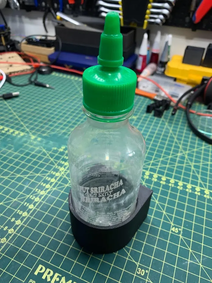 Kệ Treo Tường Để Chai 57mm - Vừa Chai Sriracha