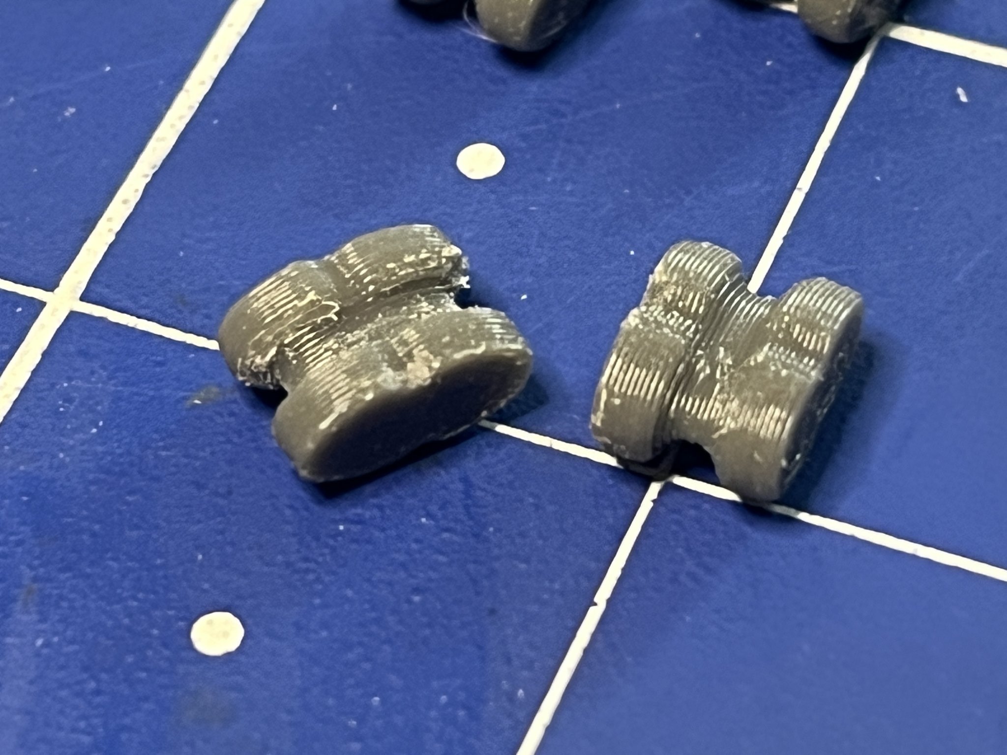 Peep sight rotation tuner for compound bow