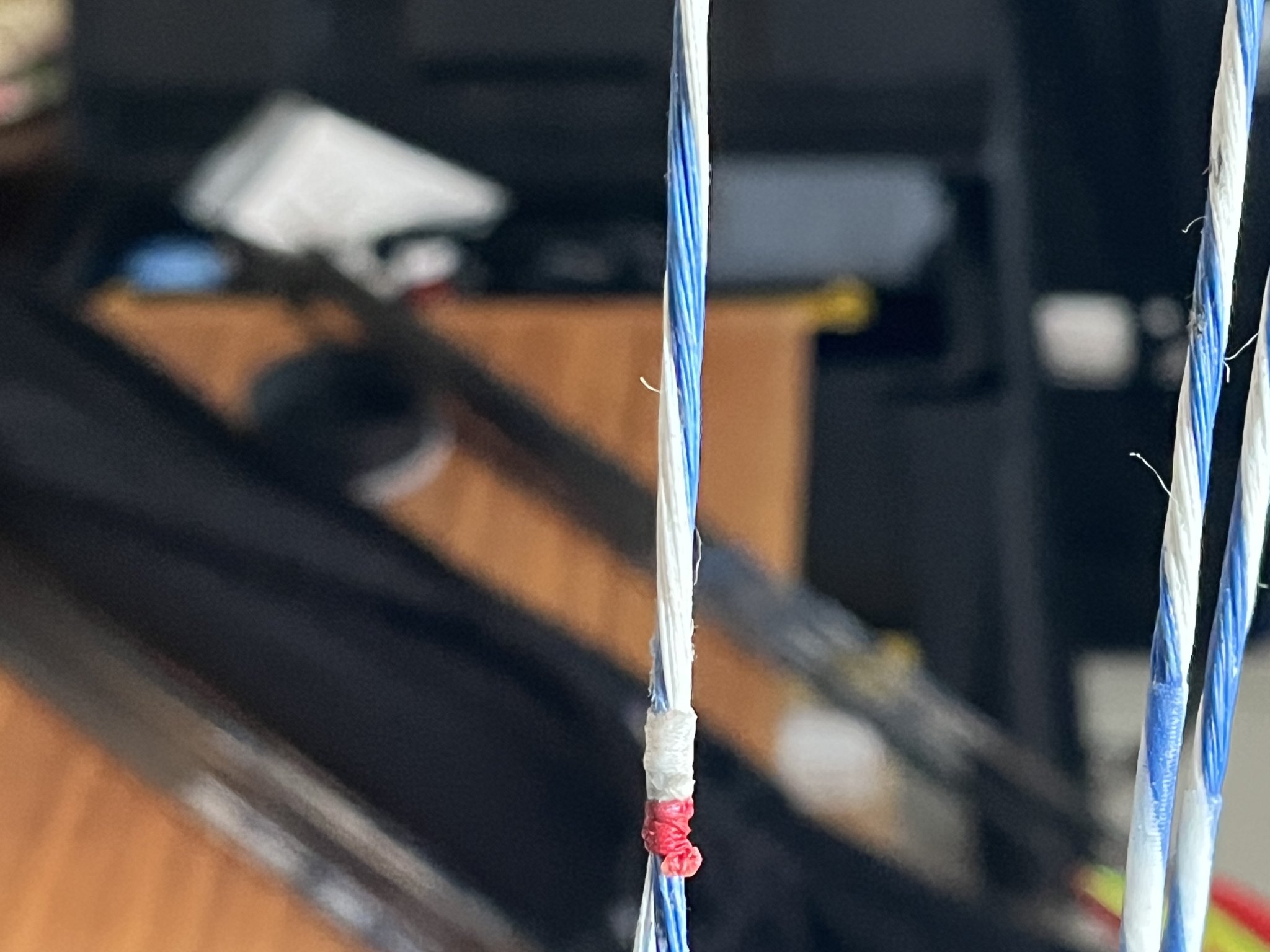 Peep sight rotation tuner for compound bow