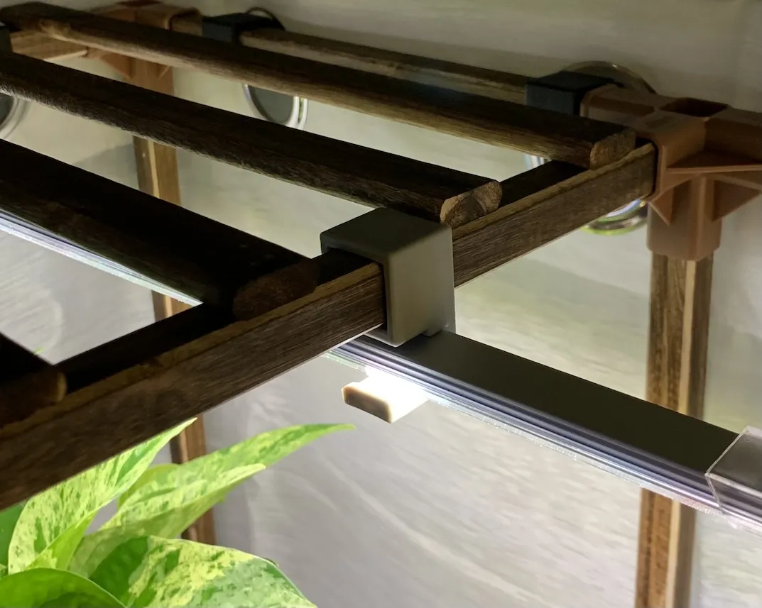 Tiêu đề Kệ trồng cây có móc nhẹ Tóm tắt Một chiếc móc đ