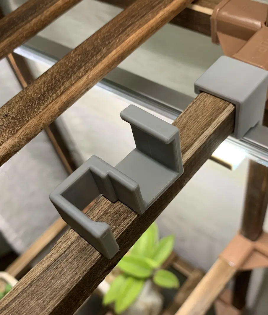 Tiêu đề Kệ trồng cây có móc nhẹ Tóm tắt Một chiếc móc đ