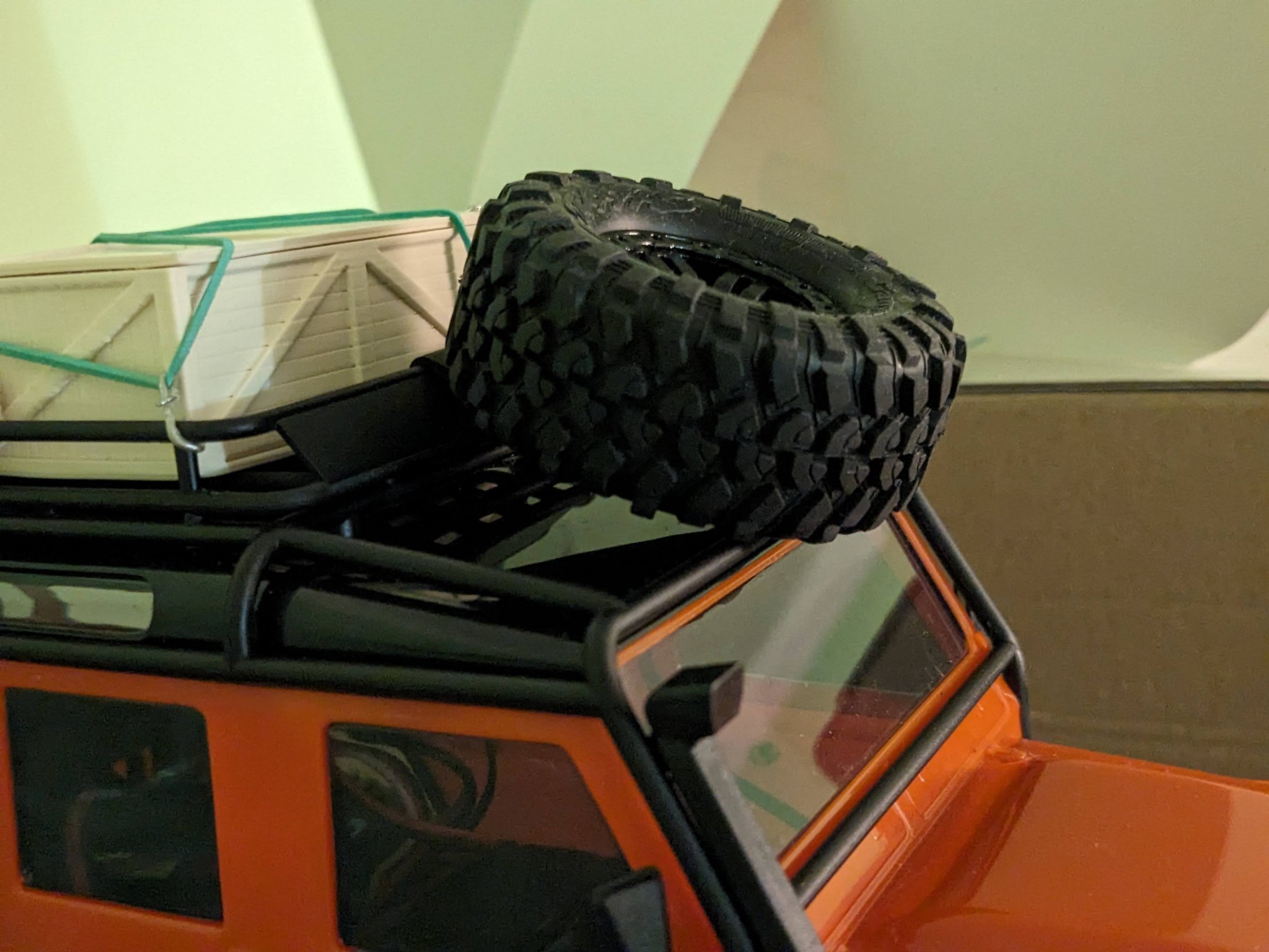 Tiêu đề Bánh xe dự phòng khung nóc TRX-4M Defender Tóm tắt gắn b