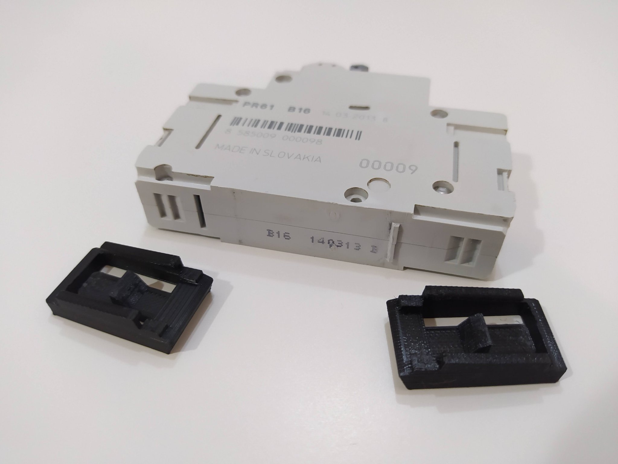 Circuit Breaker Latch/Západka jističe SEZ