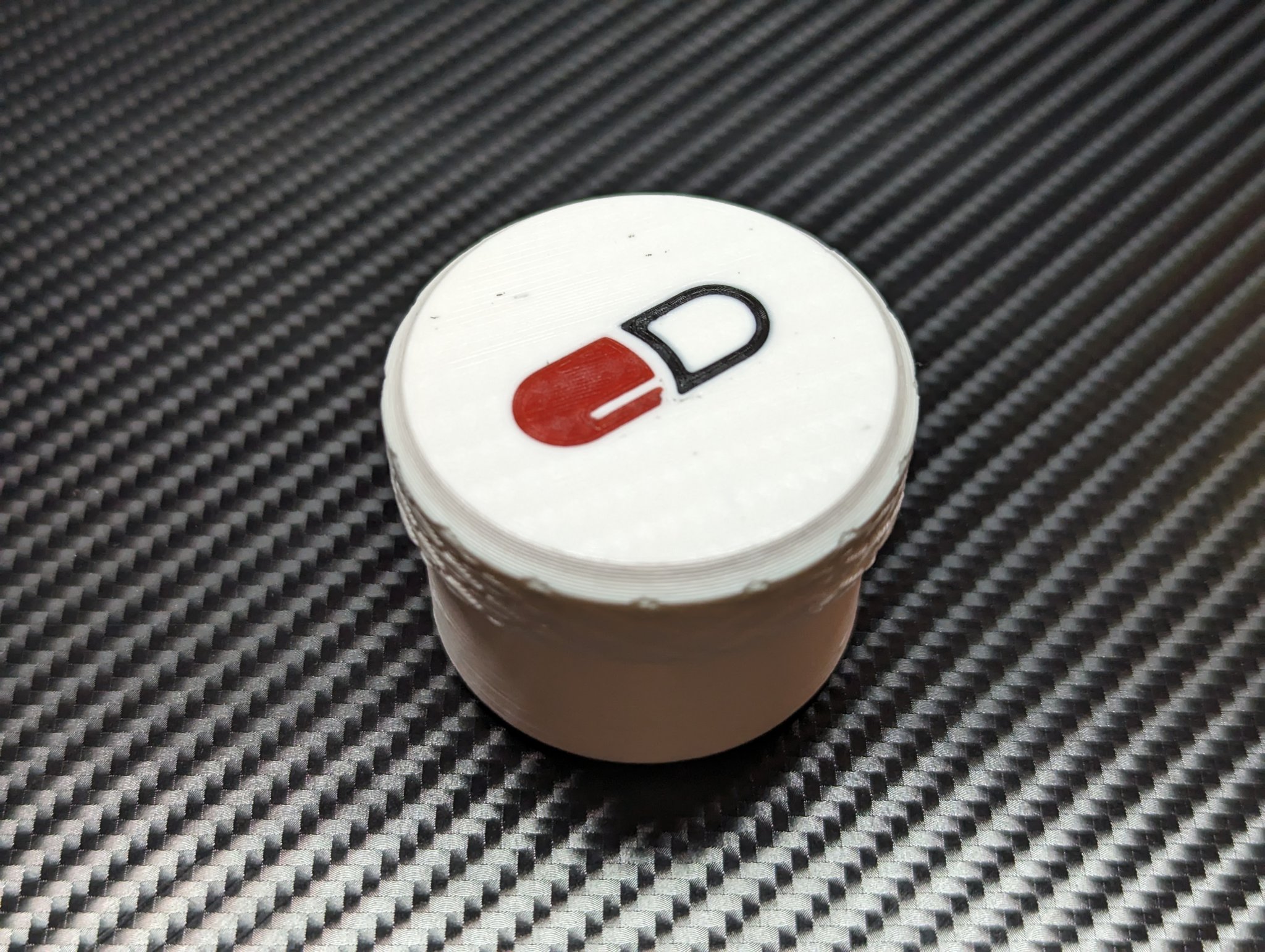 Hộp đựng thuốc nhỏ có khóa lưỡi lê / Small pillbox with bayonet lock