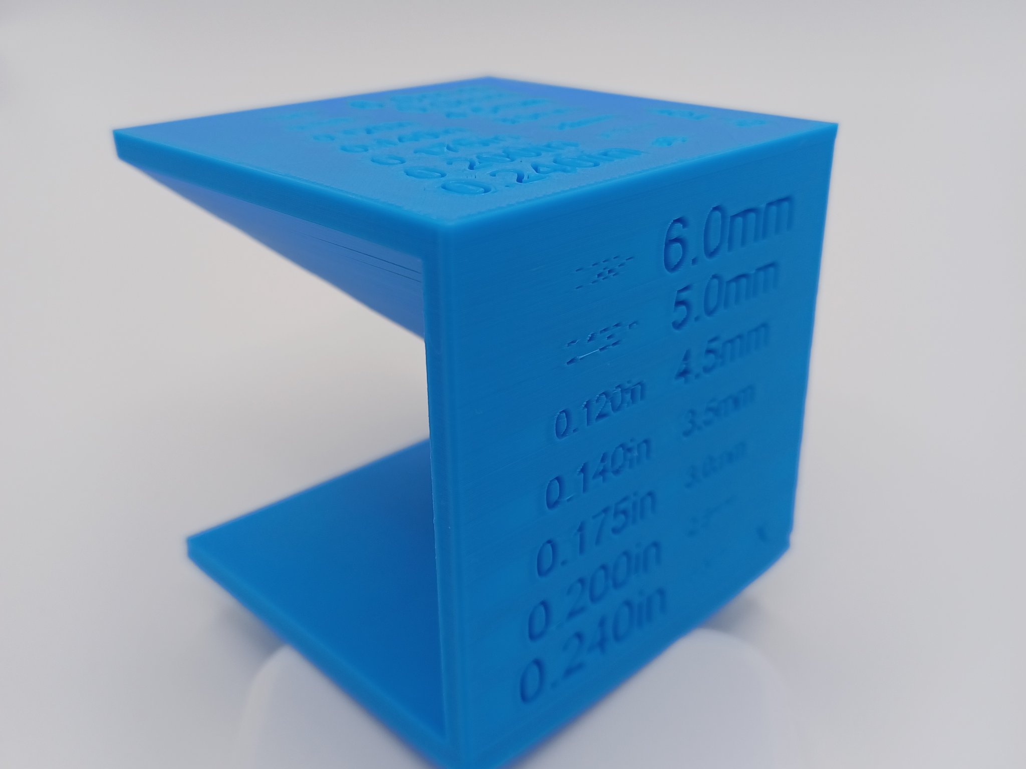 Khối Lập Phương Hiệu Chuẩn Chiều Cao Chữ - Trục X-Y-Z - [Đơn Vị Anh & Mét]