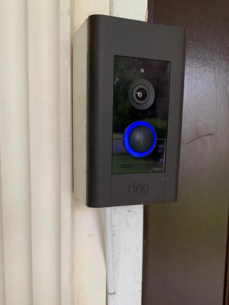 Hộp Gắn Ngoài Chuông Cửa Ring Elite