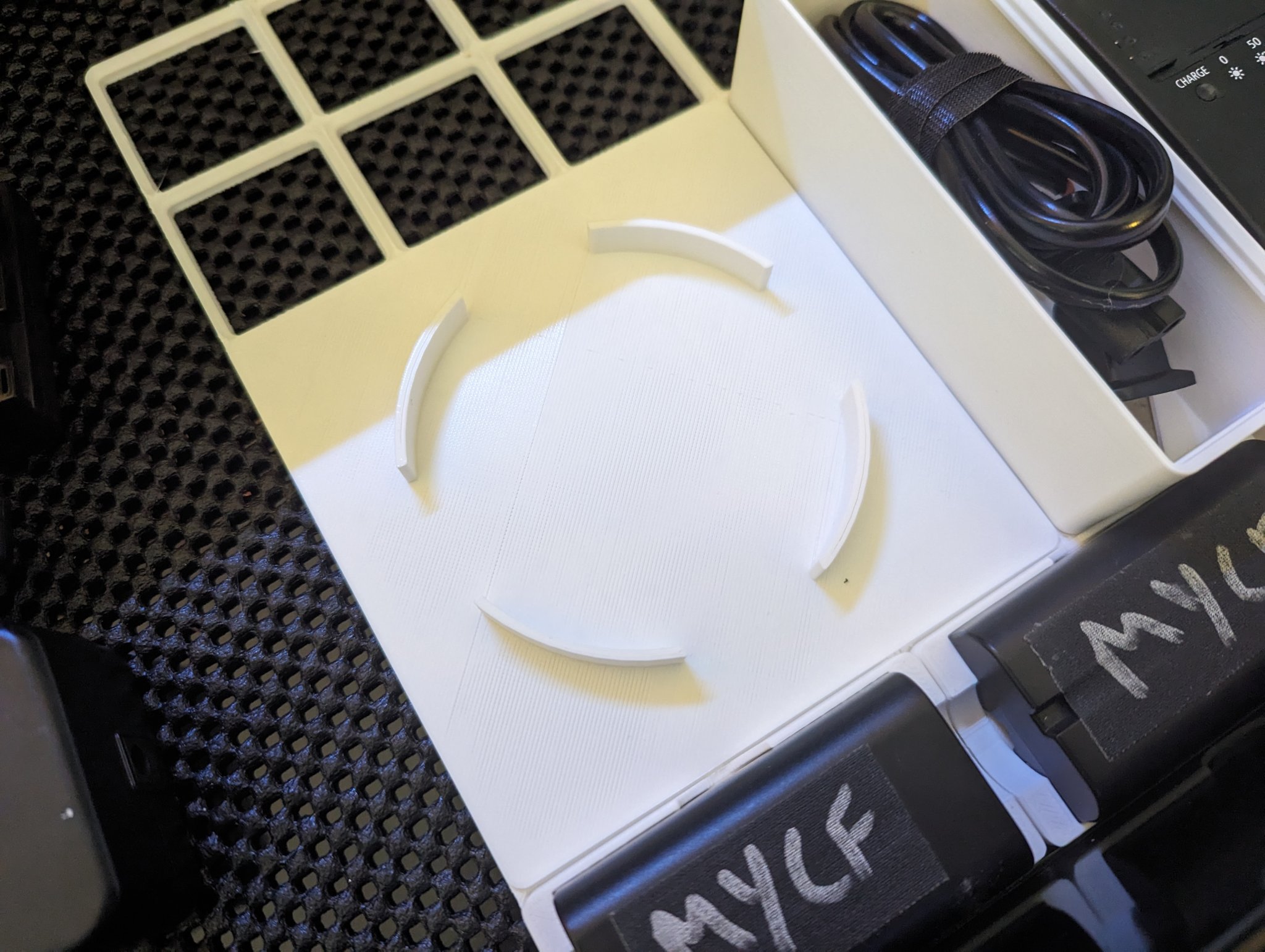 Đế Sạc Newmowa NP-F550 - Gridfinity