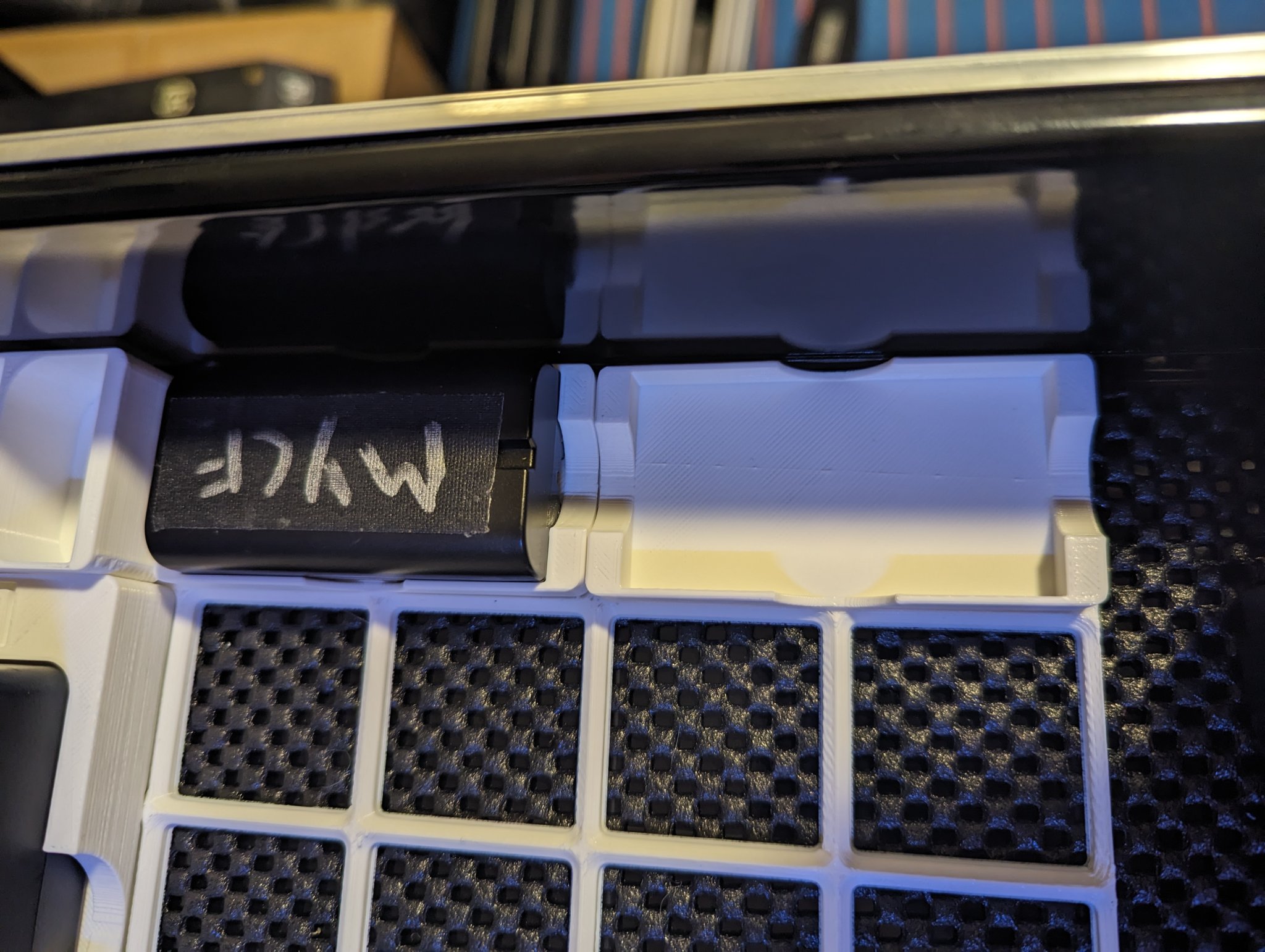 NP-F550 Gridfinity Plate