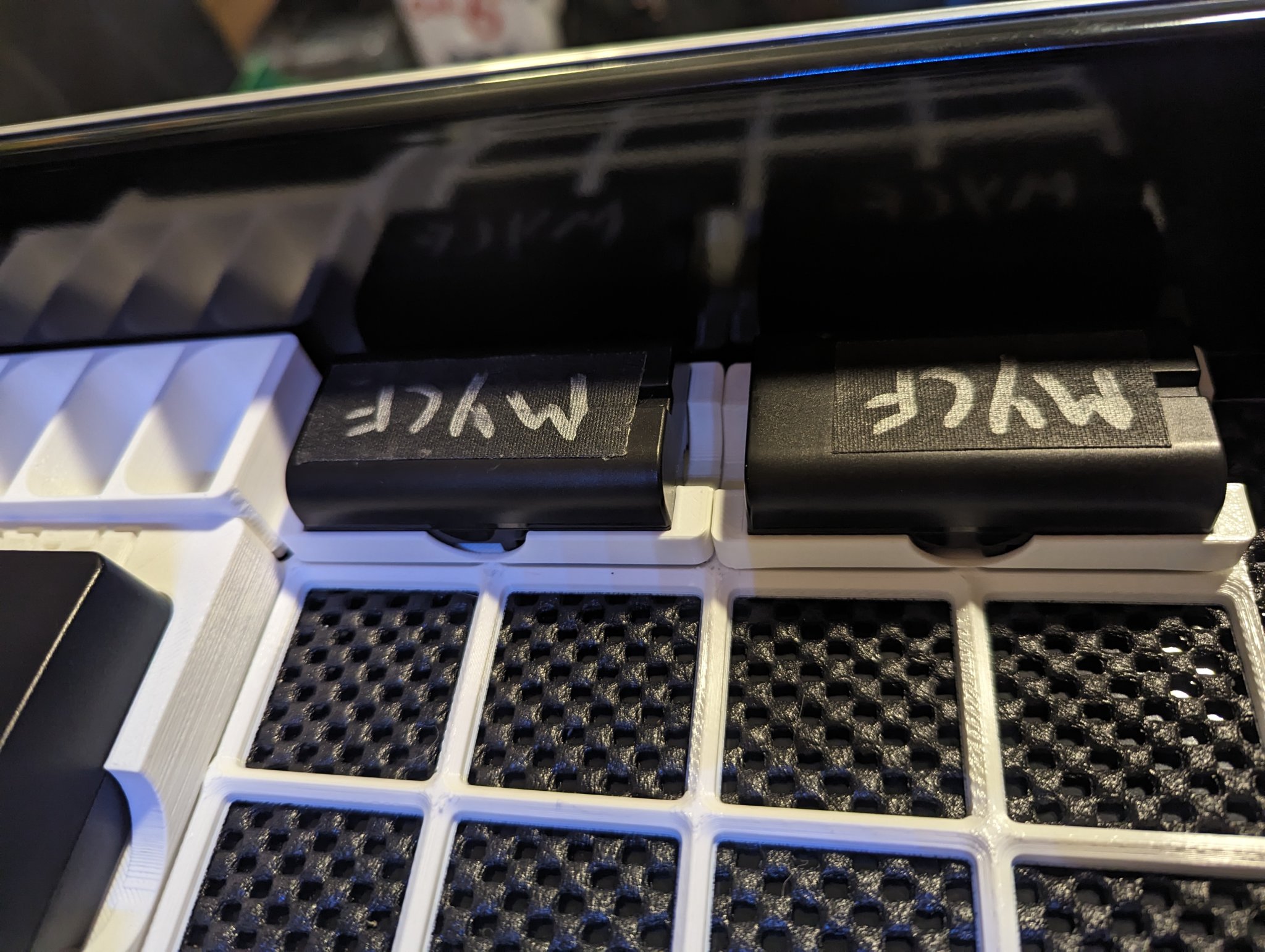 NP-F550 Gridfinity Plate