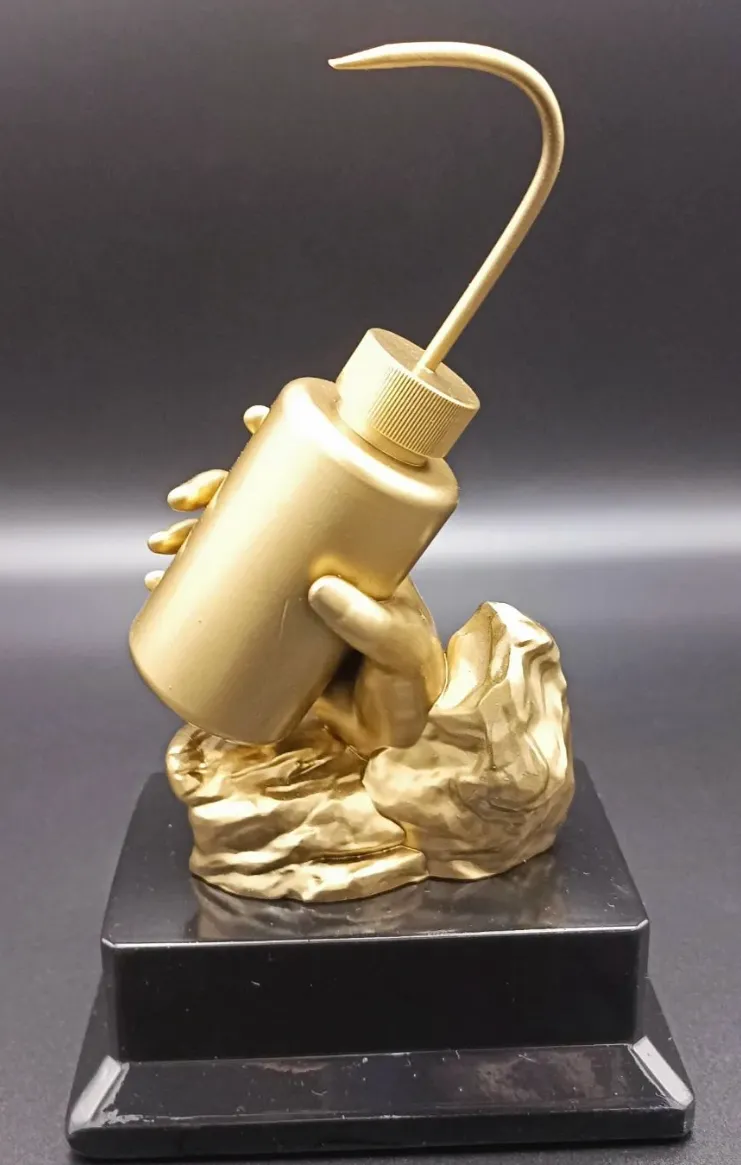 Tiêu đề Cúp giải thưởng chai phòng thí nghiệm Tóm tắt Một