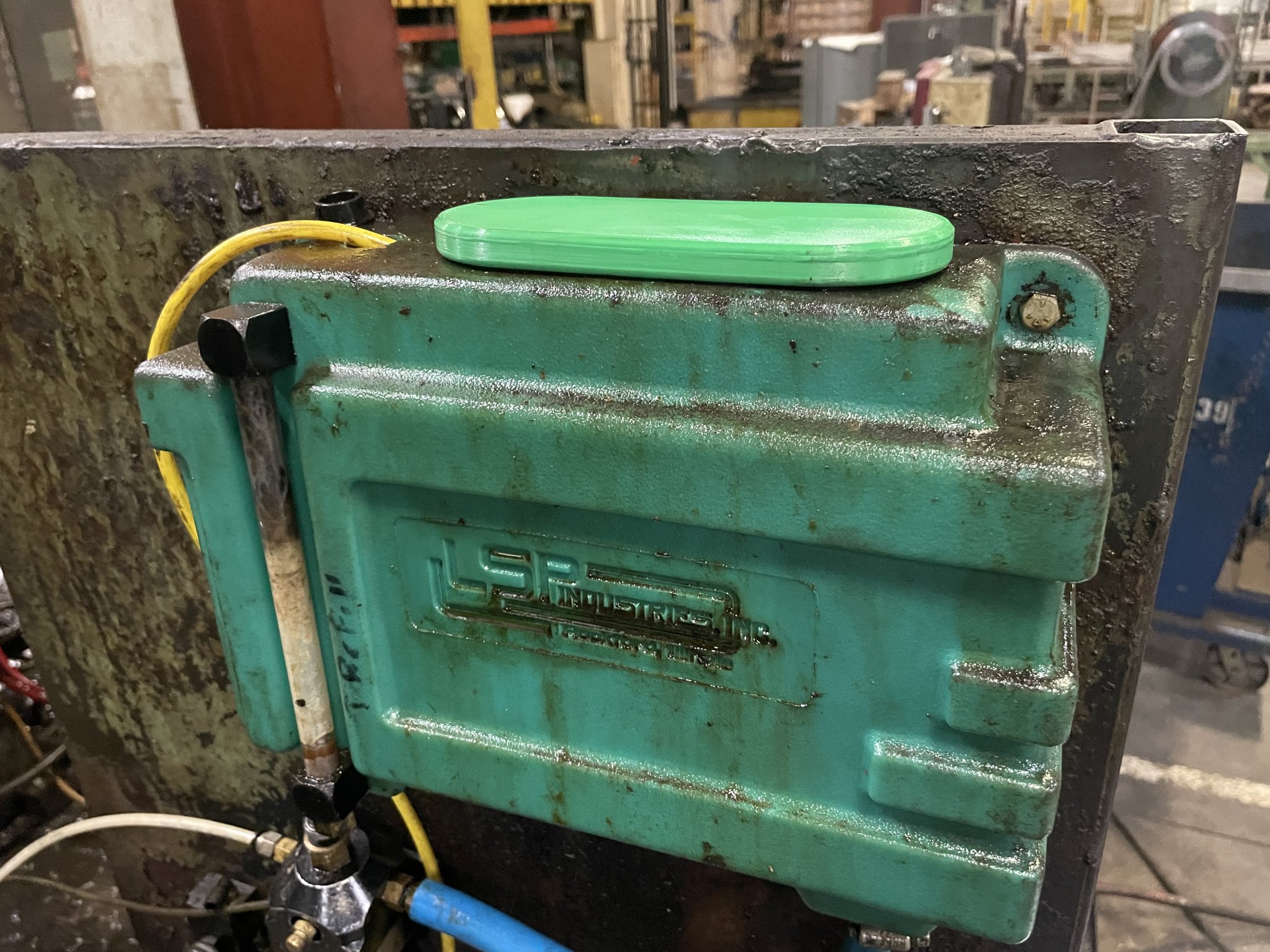 LSP Industries: Nắp Bình Dung Dịch Dập P312-C COV004