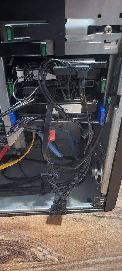 Tiêu đề Hộp đựng ổ cứng máy trạm HP Z440 Tóm tắt Ở đây