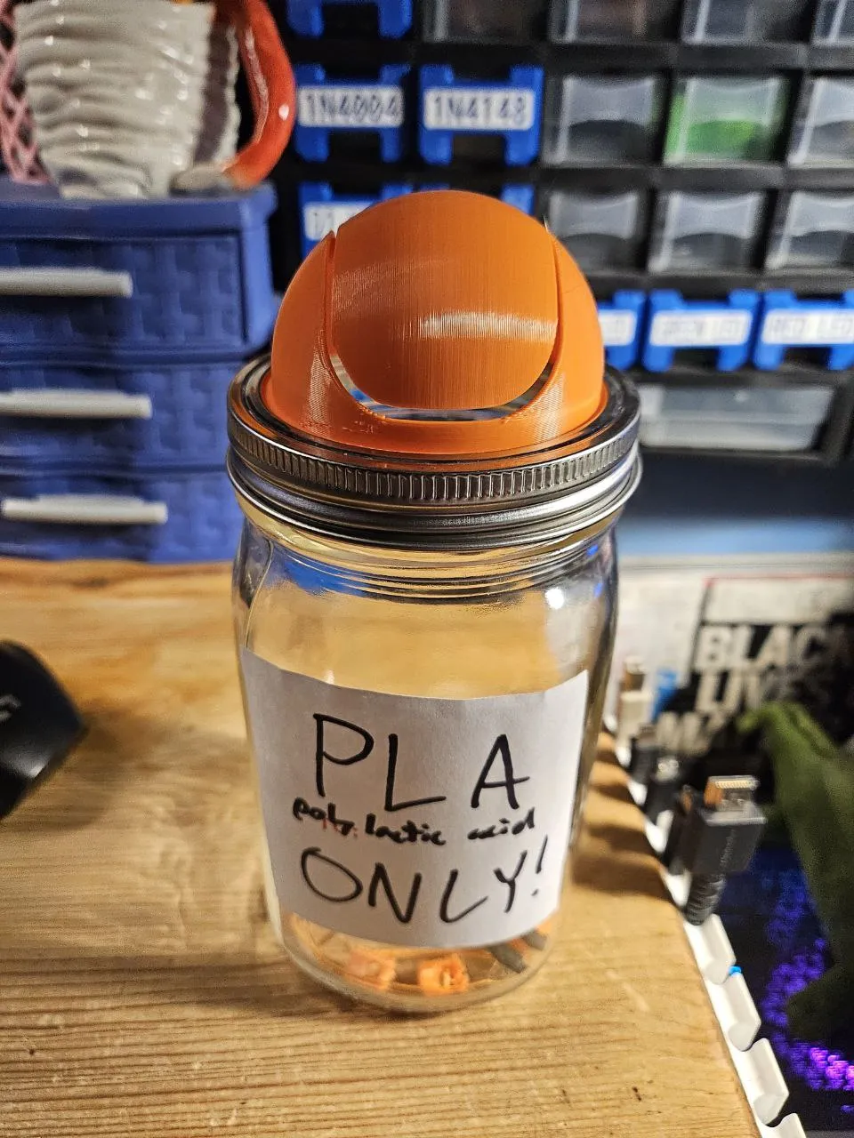 Tiêu đề Thùng rác mini - phiên bản hũ thủy tinh Tóm tắt Phối