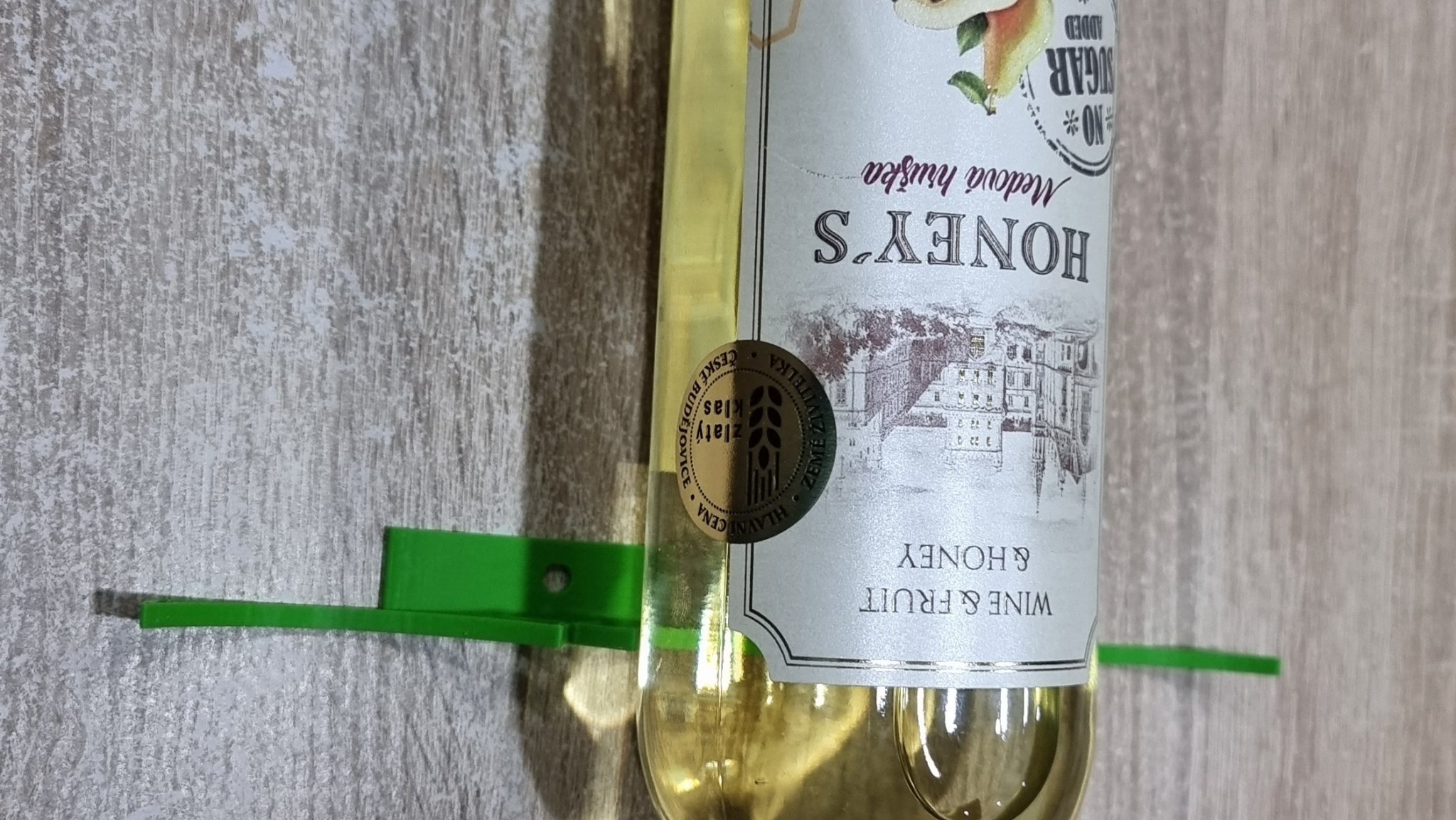 Giá đỡ rượu tiết kiệm không gian có lỗ bắt vít