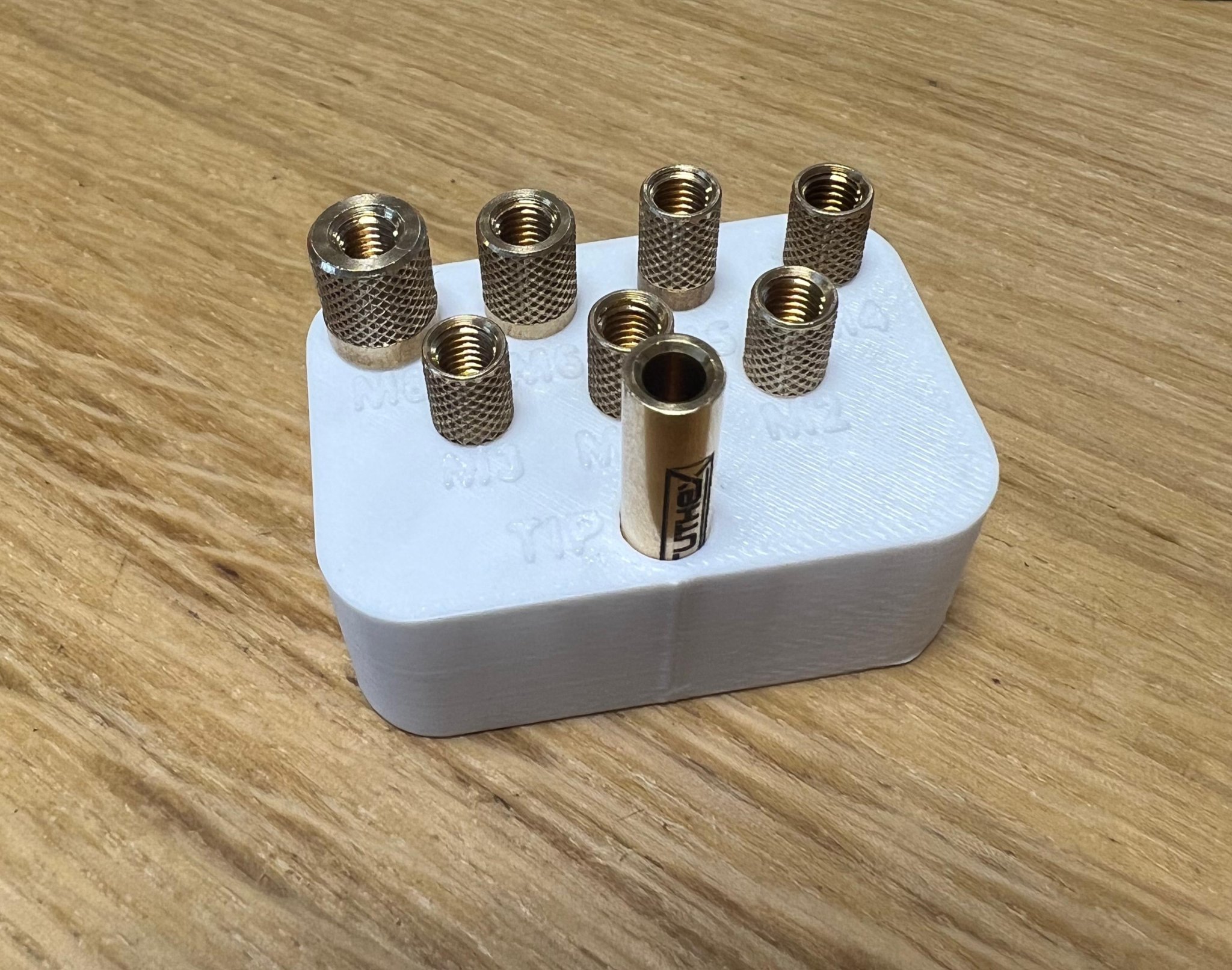 Tiêu đề Phụ kiện đầu hàn Ruthex cho hộp đựng đa dụng Tóm