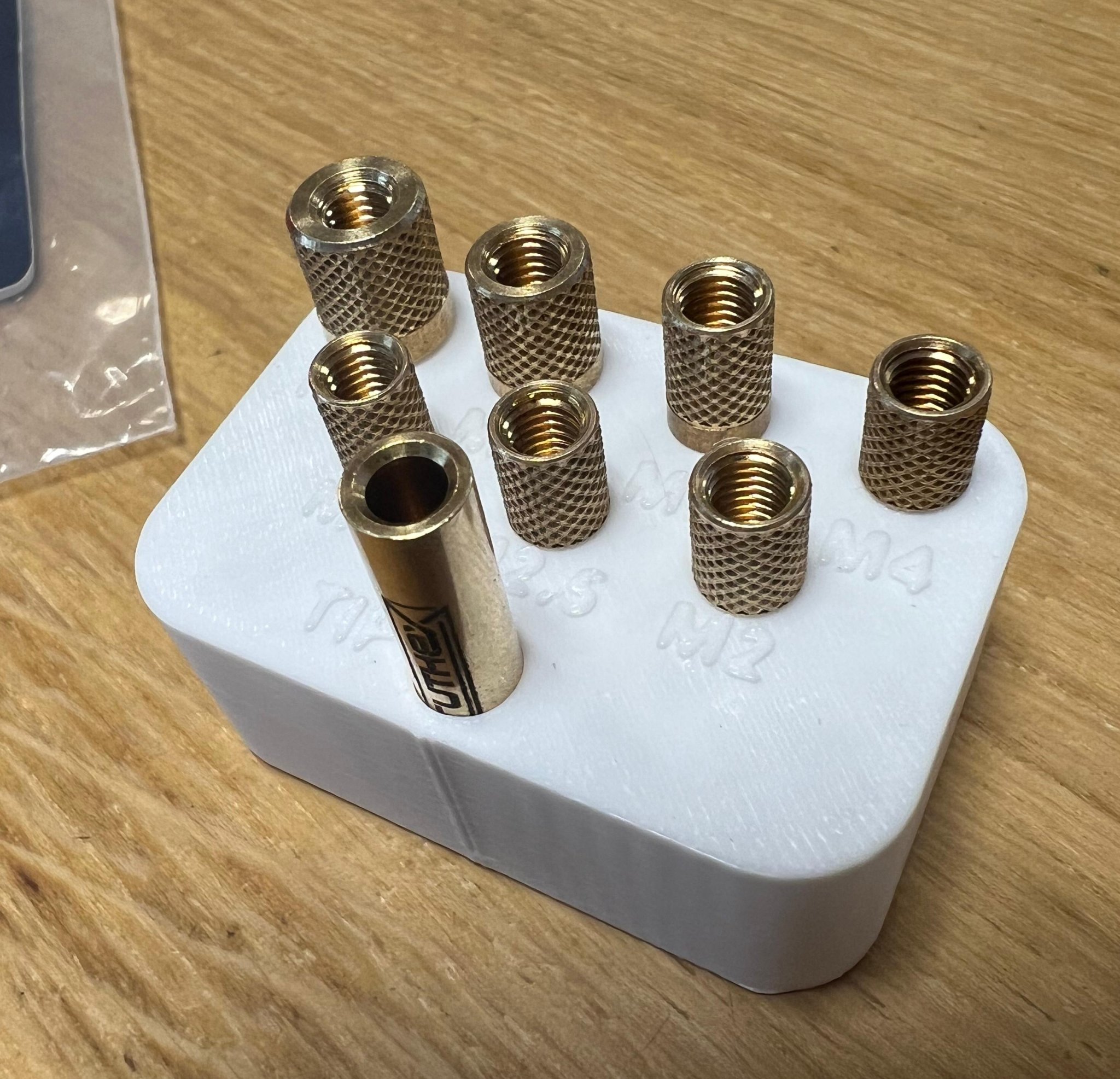 Tiêu đề Phụ kiện đầu hàn Ruthex cho hộp đựng đa dụng Tóm