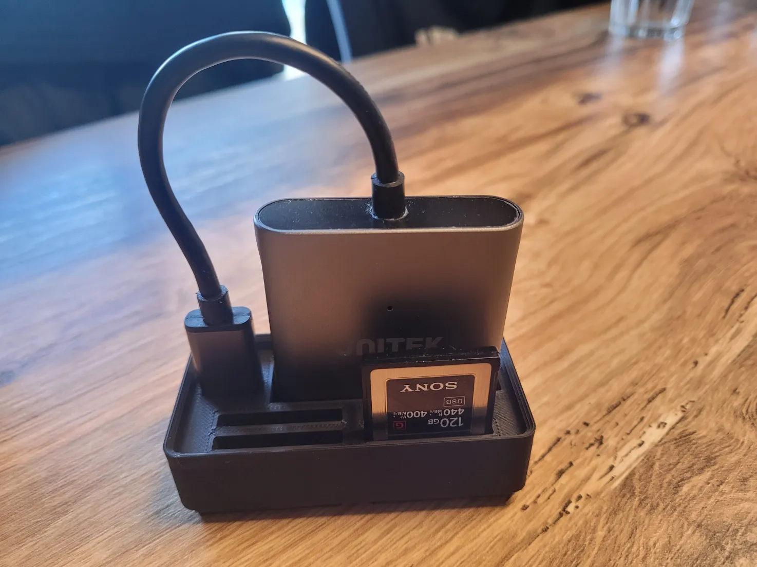 Tiêu đề Giá đỡ Gridfinity cho đầu đọc và thẻ XQD Tóm tắt