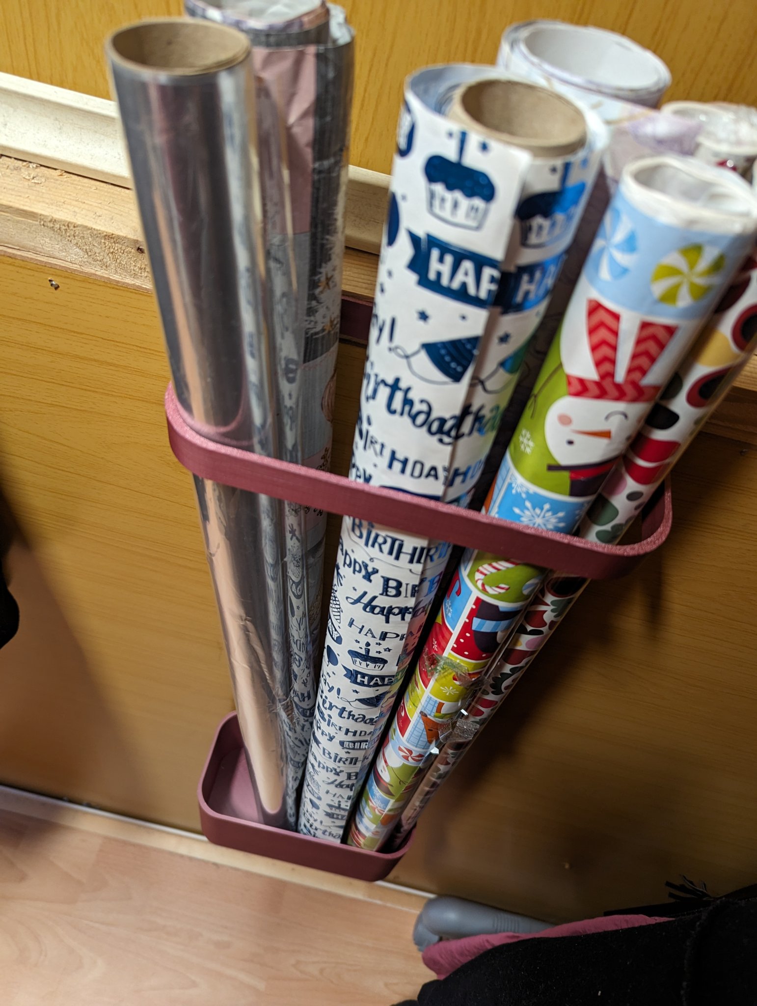 Giá Treo Giấy Gói Quà Dọc (Cũng Dùng Được Cho Ikea Skadis)