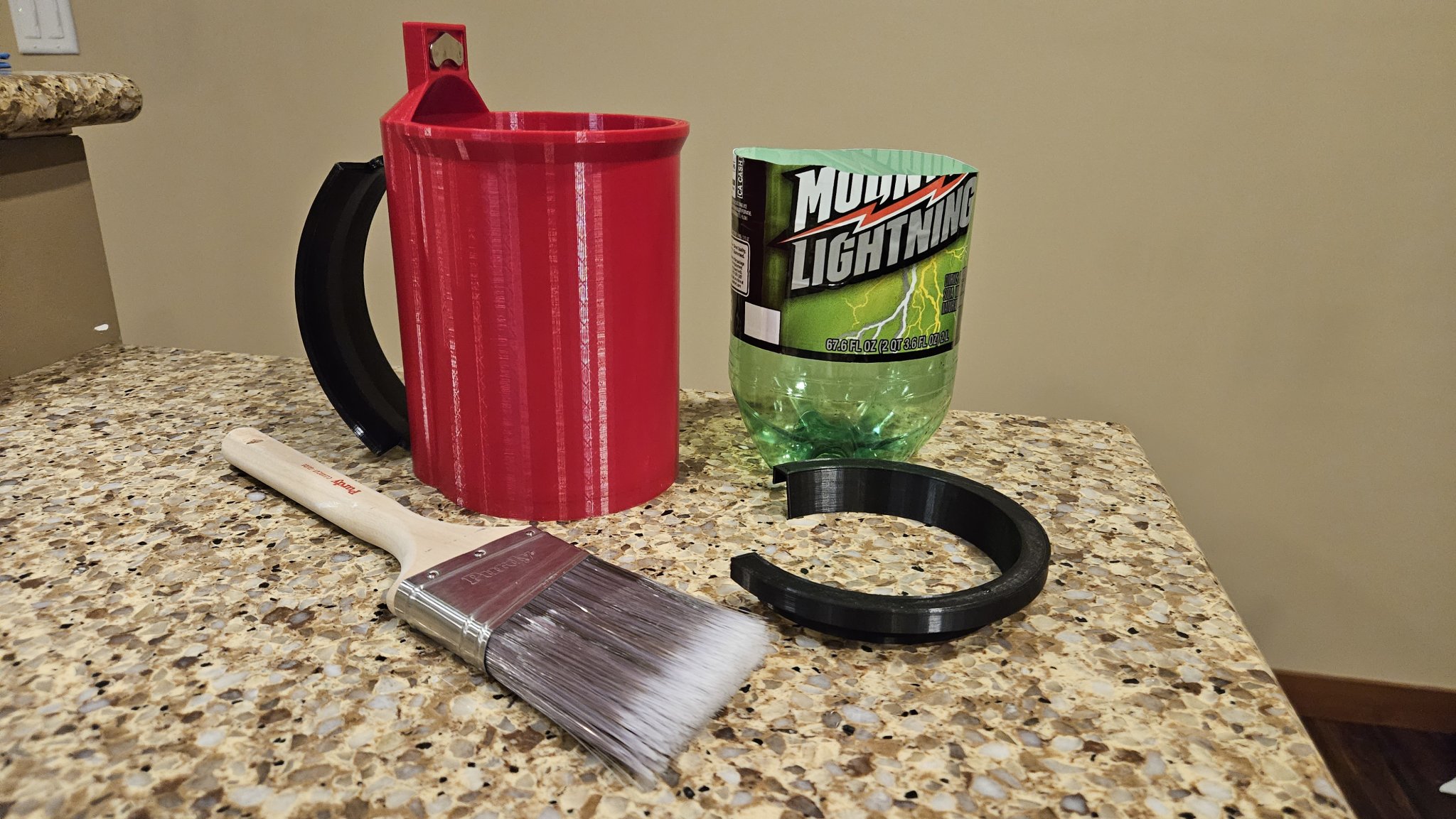 Hand Painting Pail!! Uses 2 Liter Pop/Soda Bottles for Reusable/Disposable Inserts.