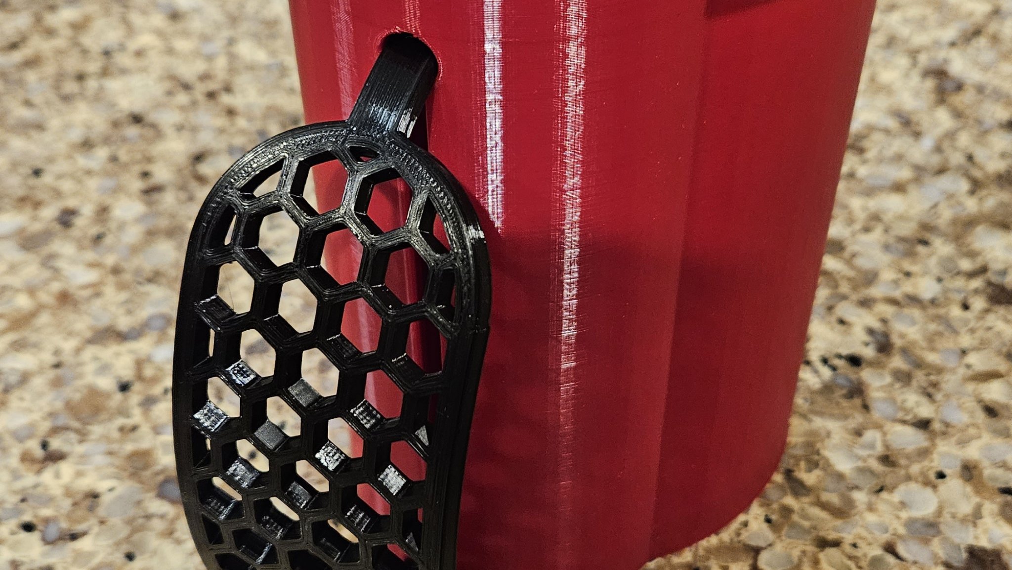Hand Painting Pail!! Uses 2 Liter Pop/Soda Bottles for Reusable/Disposable Inserts.