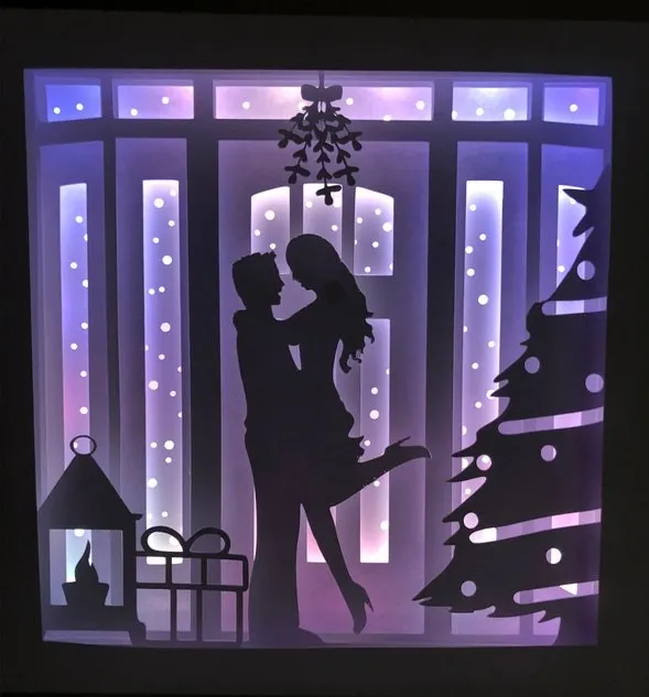 Tiêu đề Nụ hôn dưới hộp đèn tầm gửi Tóm tắt COMPRAR ILUM