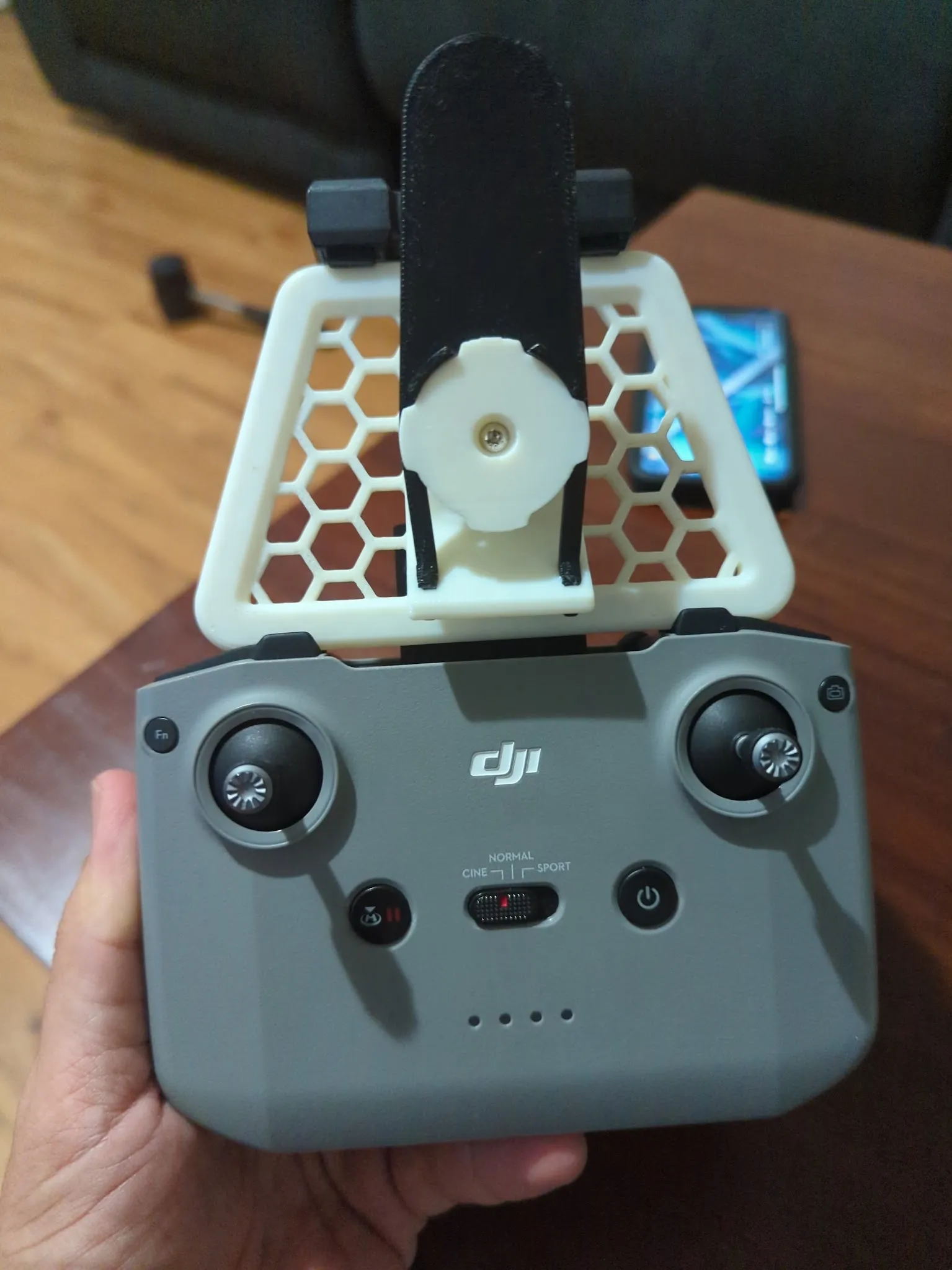 Tiêu đề Giá đỡ tương thích Quad Lock cho DJI và các điều khiể