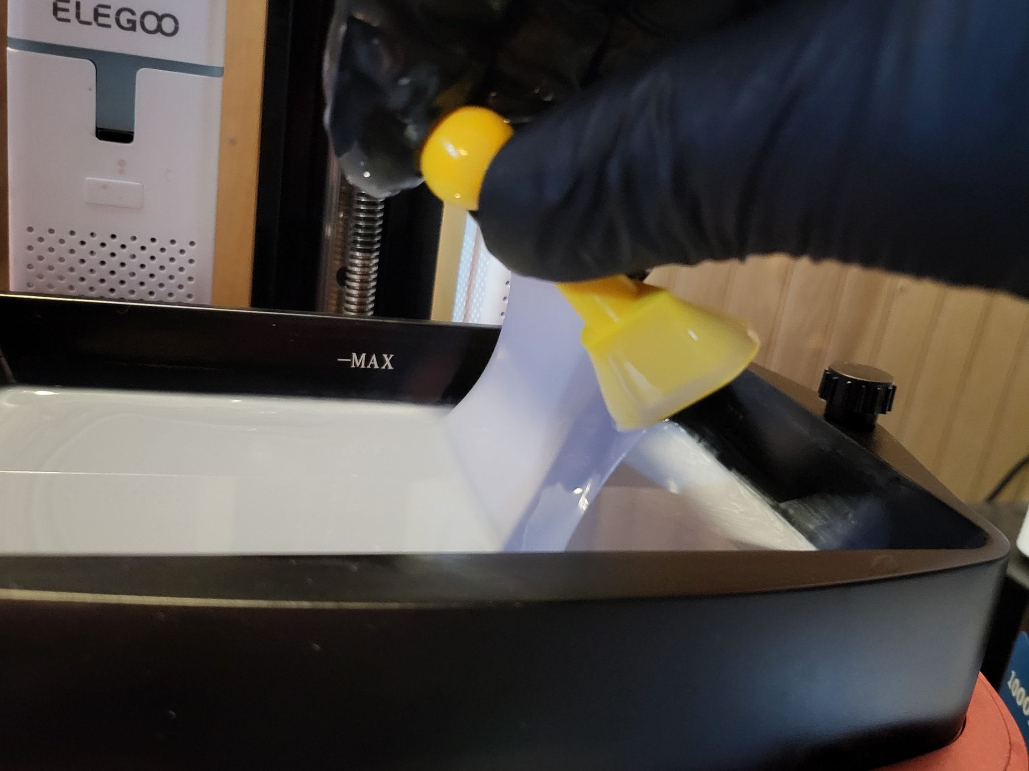 Chốt Vệ Sinh Thùng Nhựa Resin